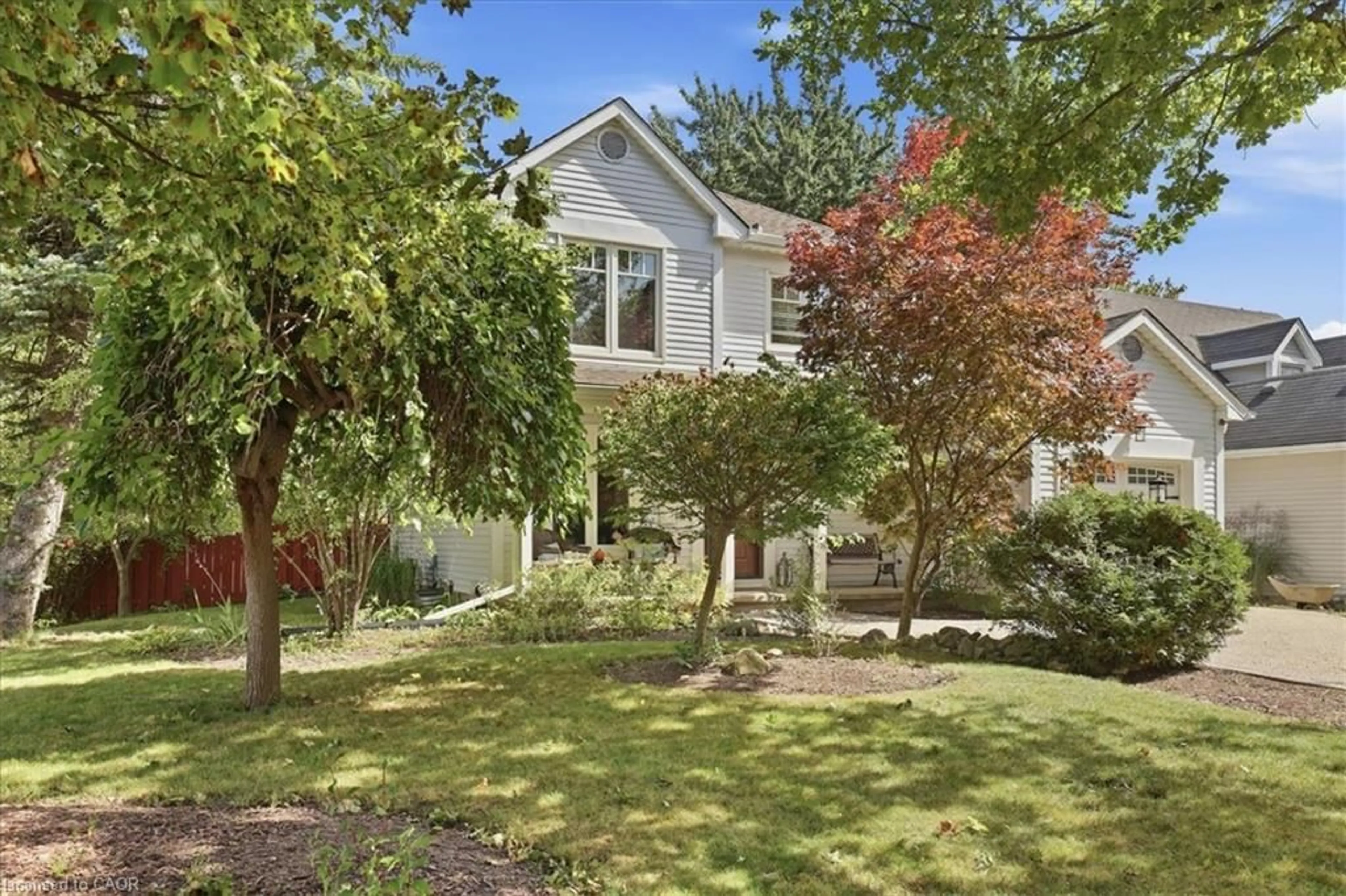 A pic from outside/outdoor area/front of a property/back of a property/a pic from drone, street for 258 Newport Pl, Waterloo Ontario N2T 2B5