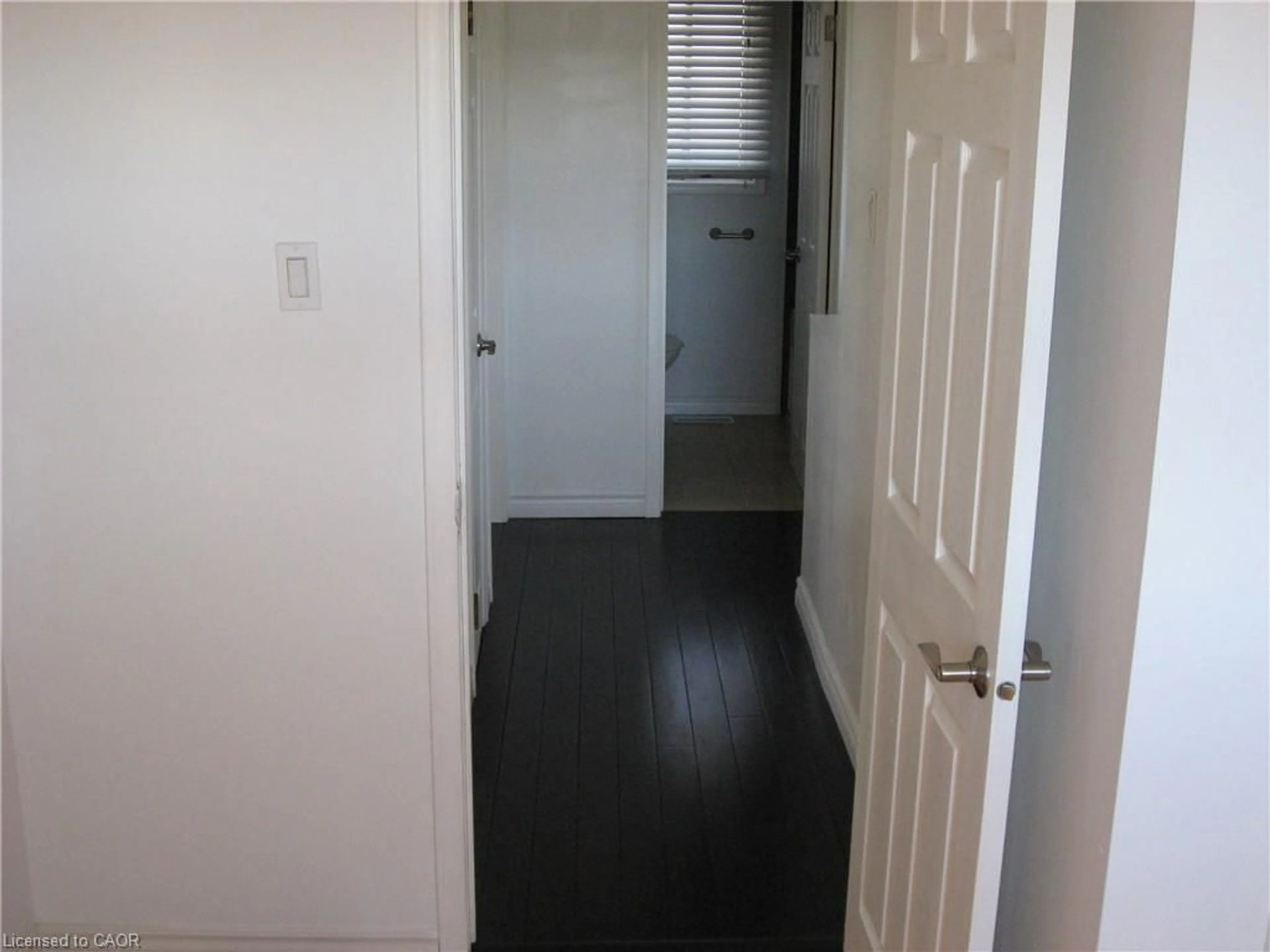 Indoor entryway for 124 Avalon Pl, Kitchener Ontario N2M 4N7