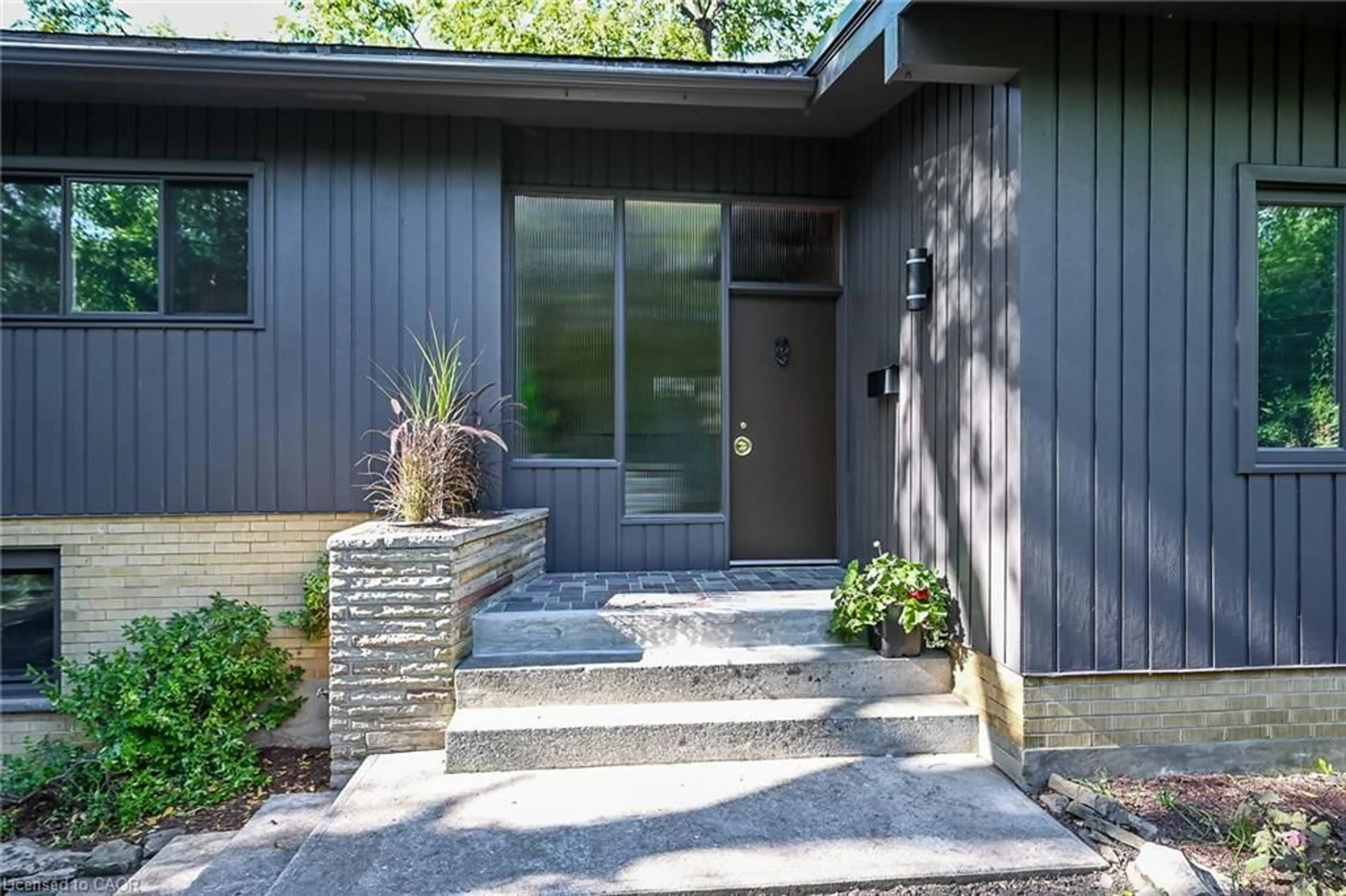 Home with brick exterior material, street for 2 Helen St, Dundas Ontario L9H 1N3