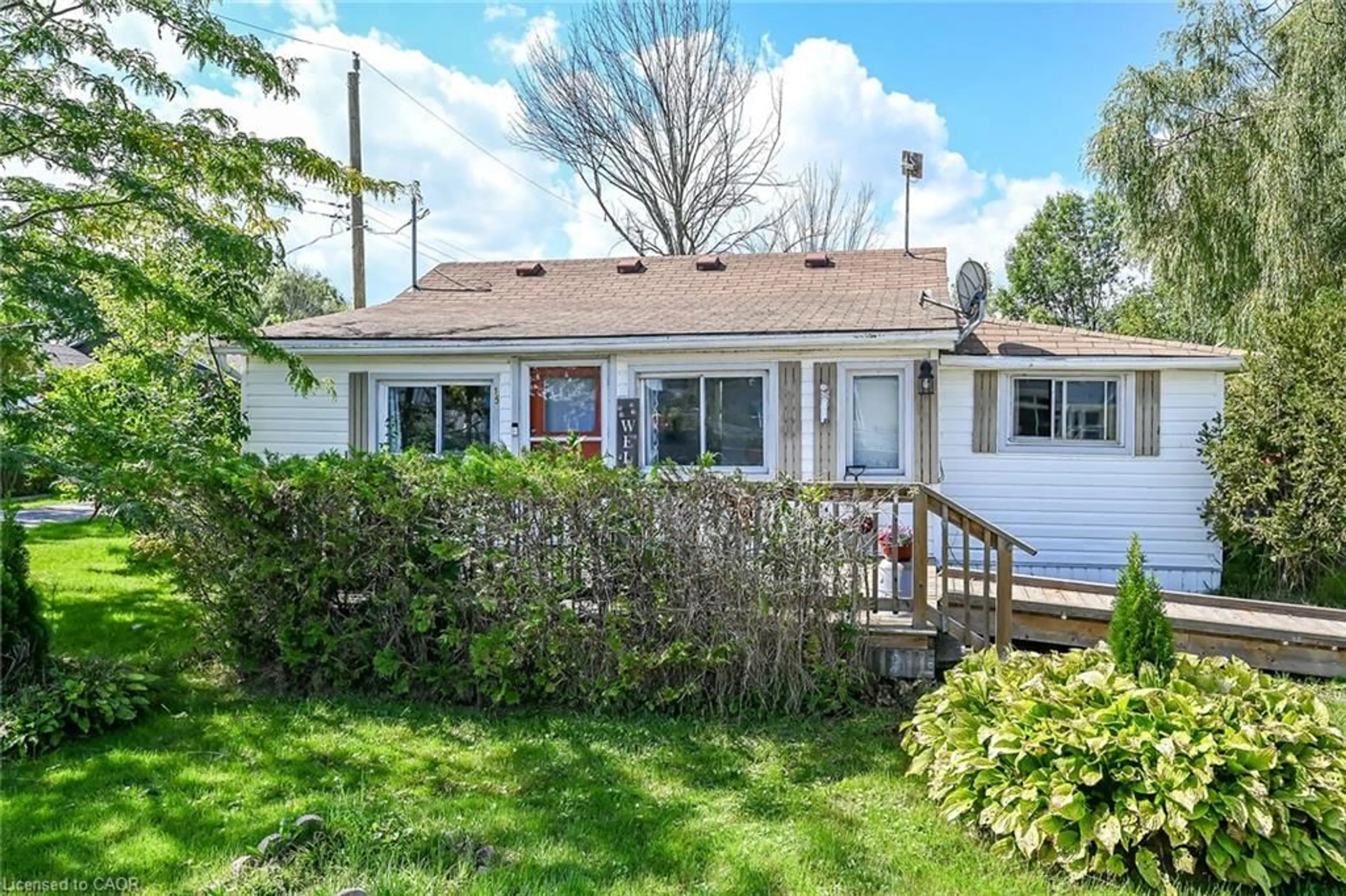 Patio, street for 15 Beverly Dr, Nanticoke Ontario N0A 1L0