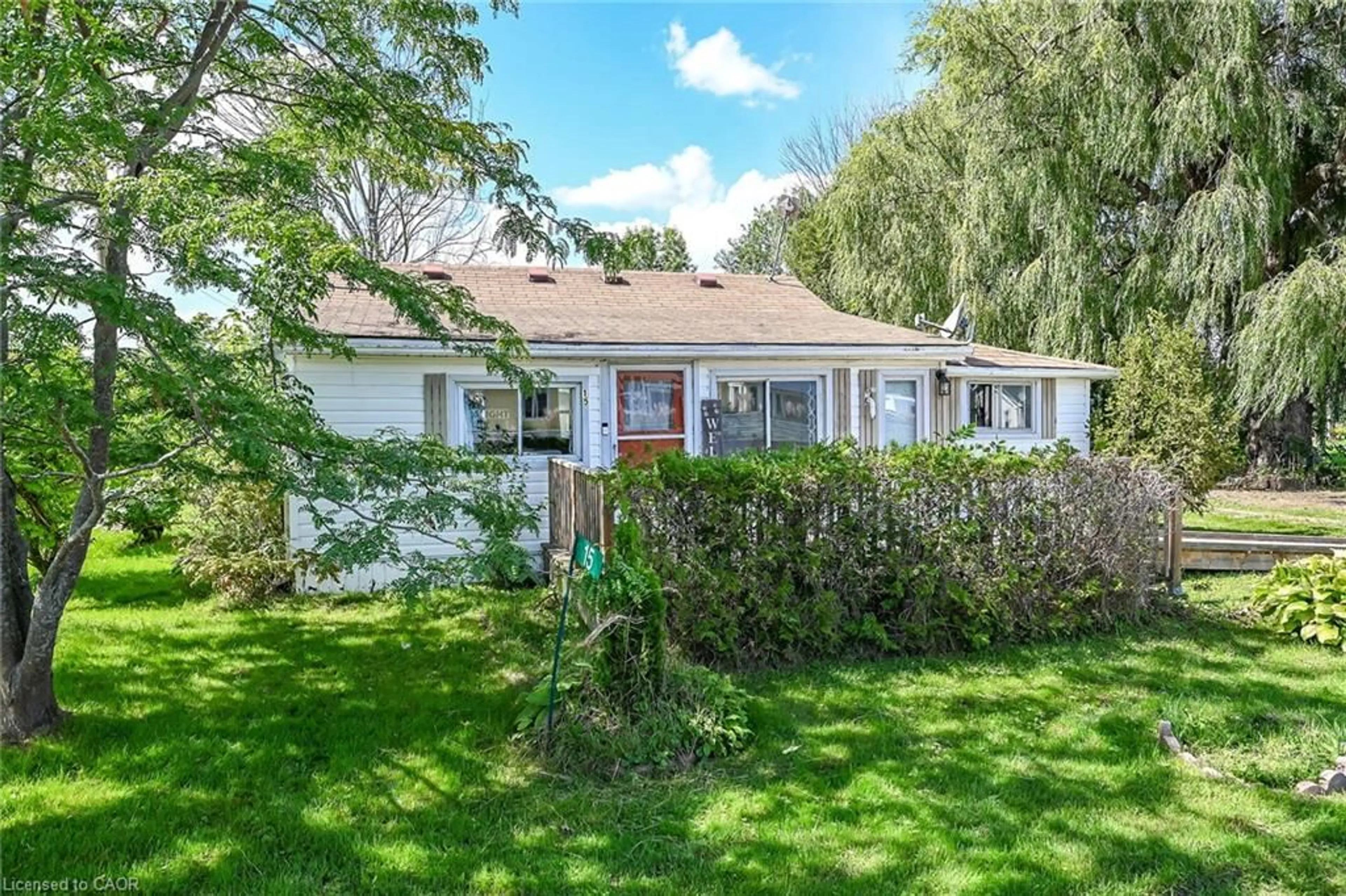 A pic from outside/outdoor area/front of a property/back of a property/a pic from drone, street for 15 Beverly Dr, Nanticoke Ontario N0A 1L0