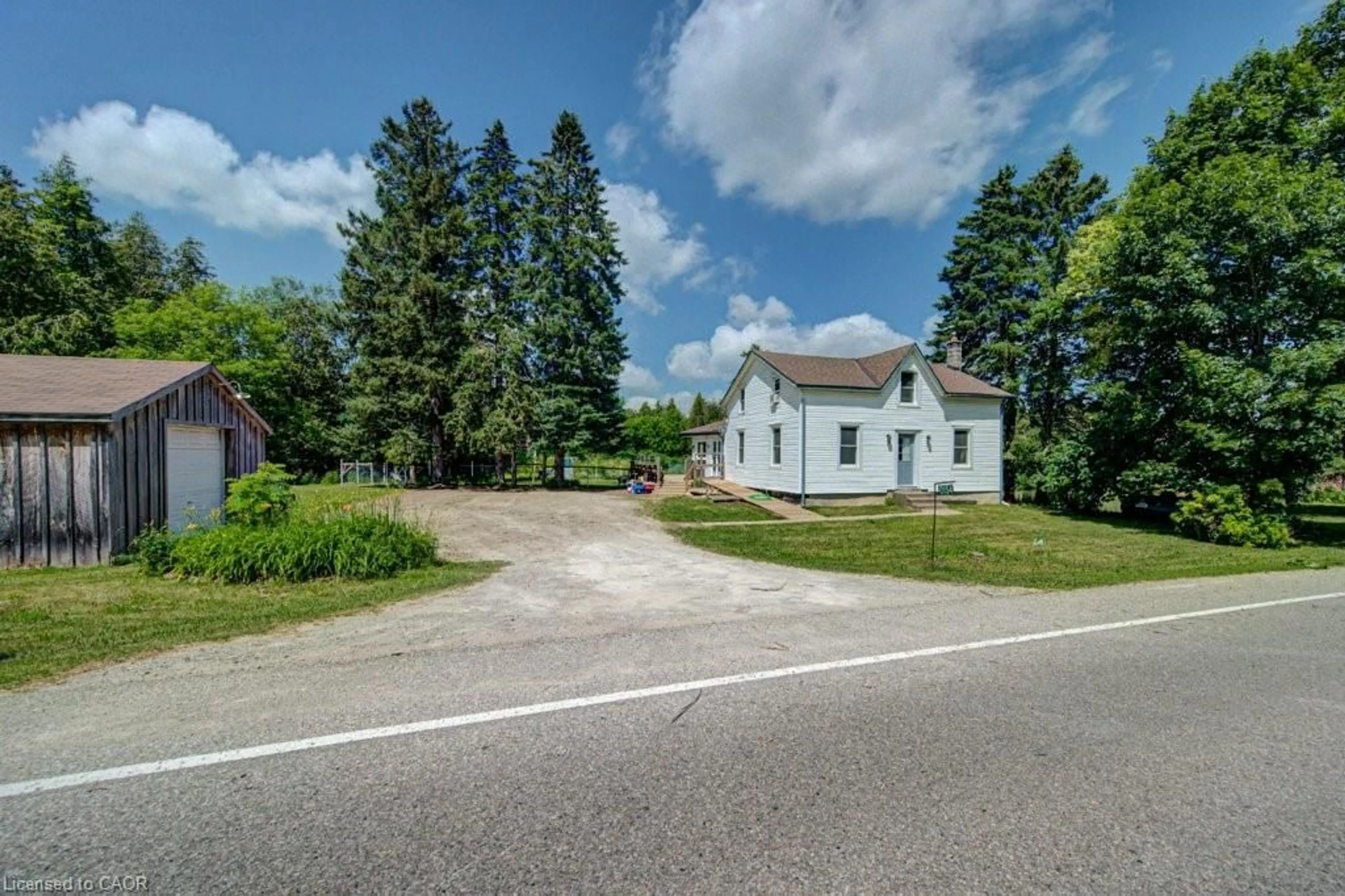 A pic from outside/outdoor area/front of a property/back of a property/a pic from drone, street for 154 Evert St, Rockwood Ontario N0B 2K0