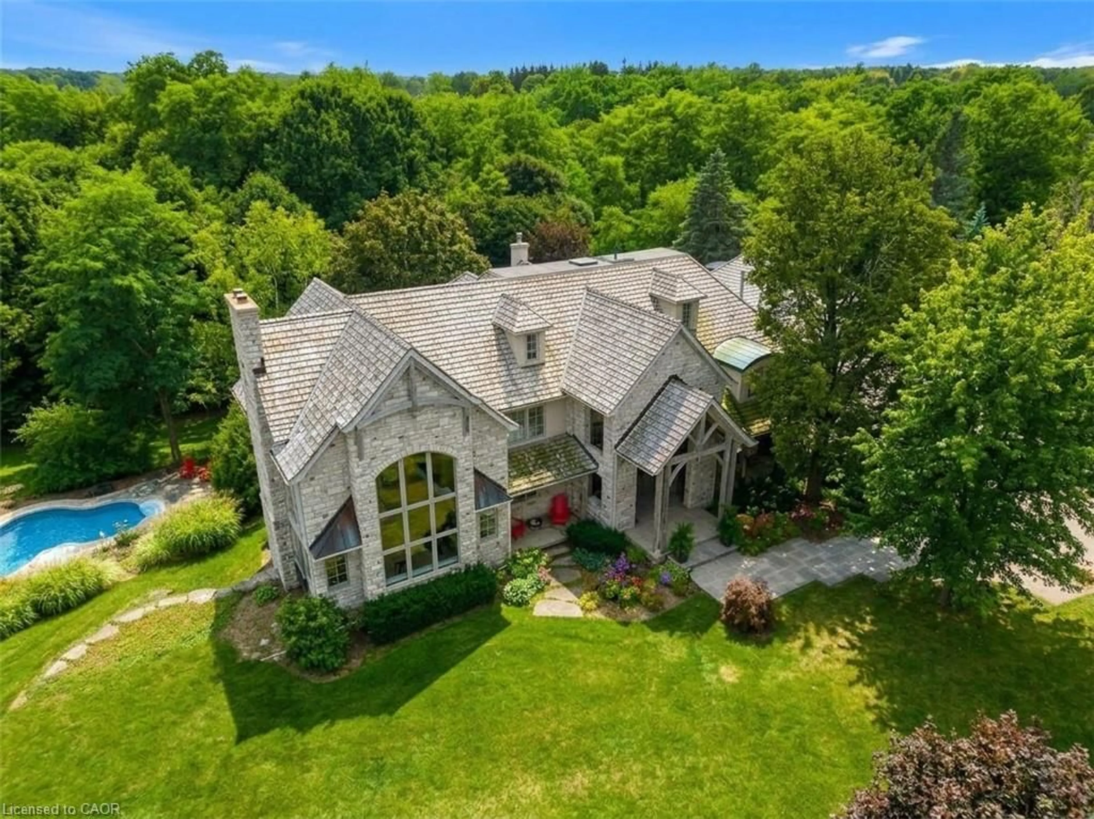 A pic from outside/outdoor area/front of a property/back of a property/a pic from drone, unknown for 2376 8 Sideroad, Burlington Ontario L7P 0E6
