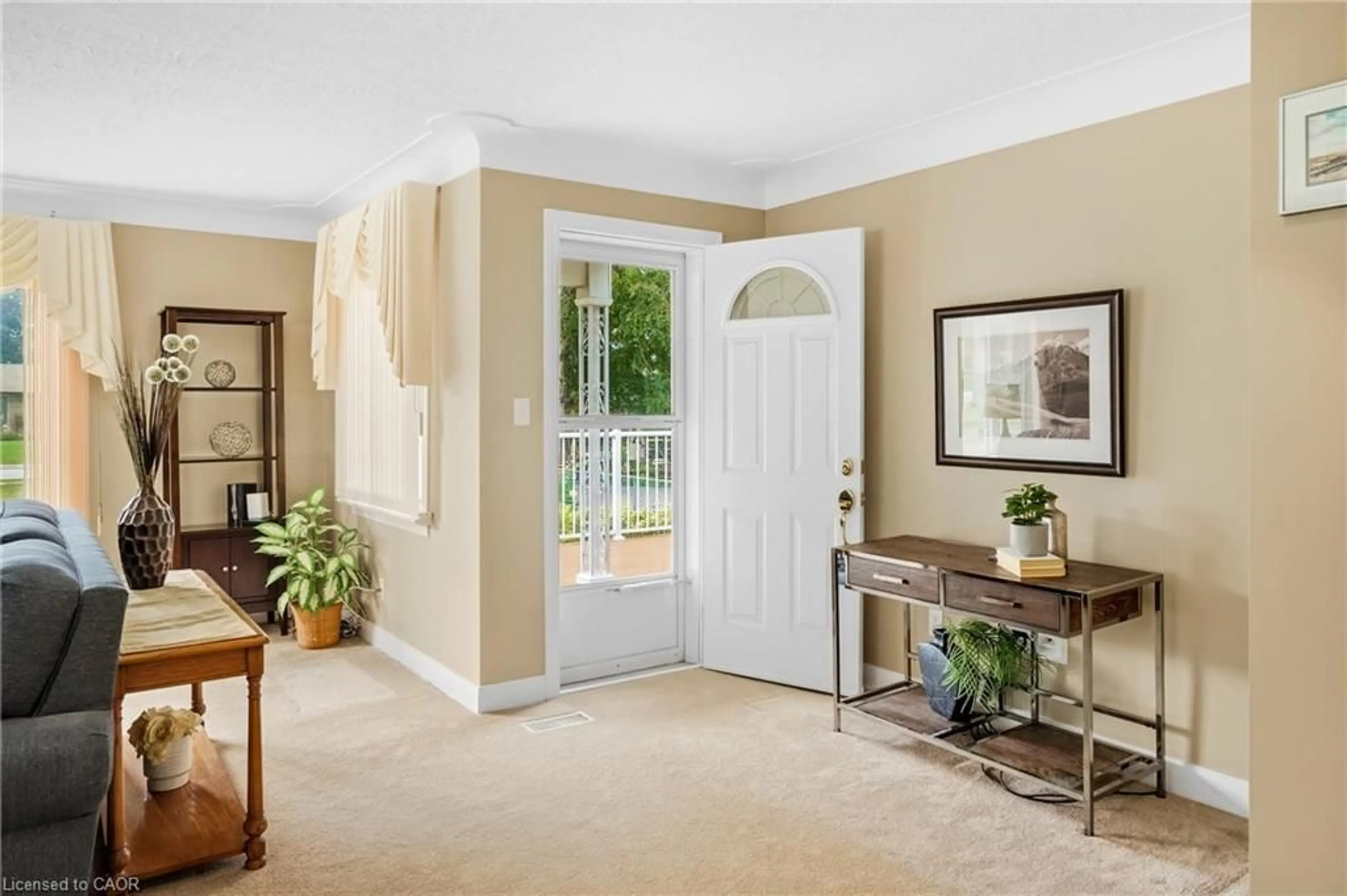 Indoor entryway for 4503 Lincoln Ave, Beamsville Ontario L0R 1S3