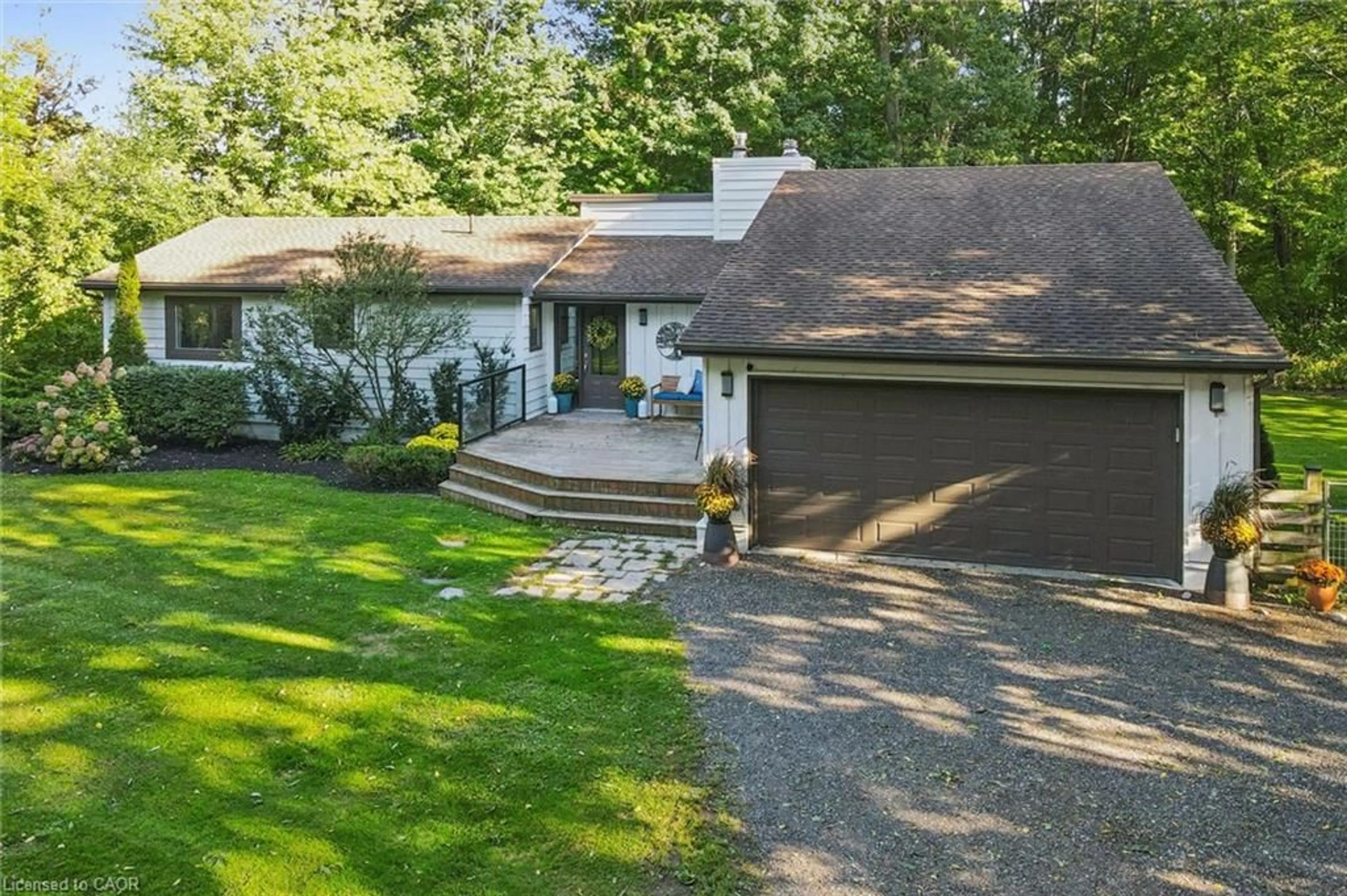 A pic from outside/outdoor area/front of a property/back of a property/a pic from drone, street for 282 Concession Rd 2, Scotland Ontario N0E 1L0