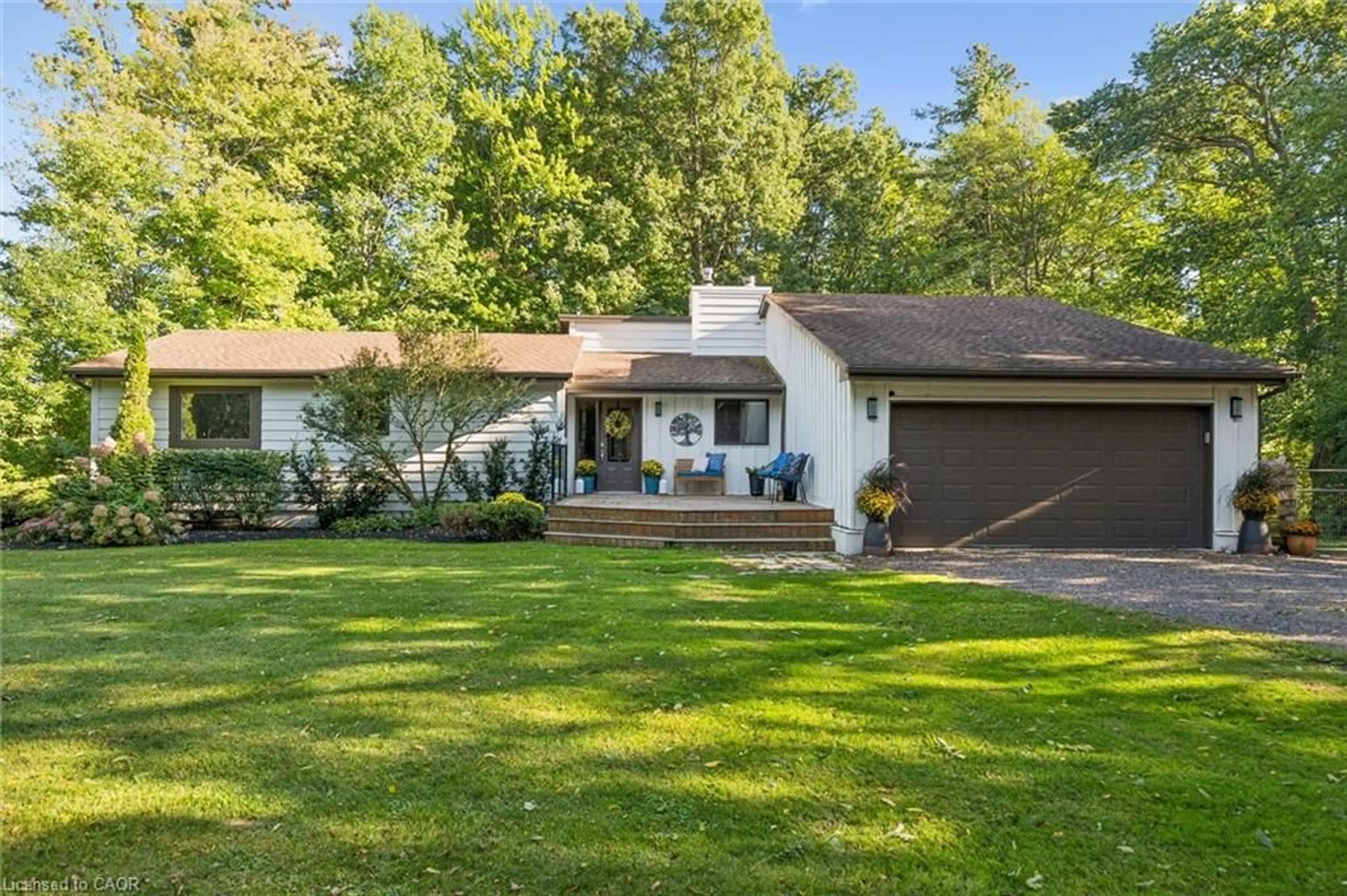 Home with vinyl exterior material, unknown for 282 Concession Rd 2, Scotland Ontario N0E 1L0
