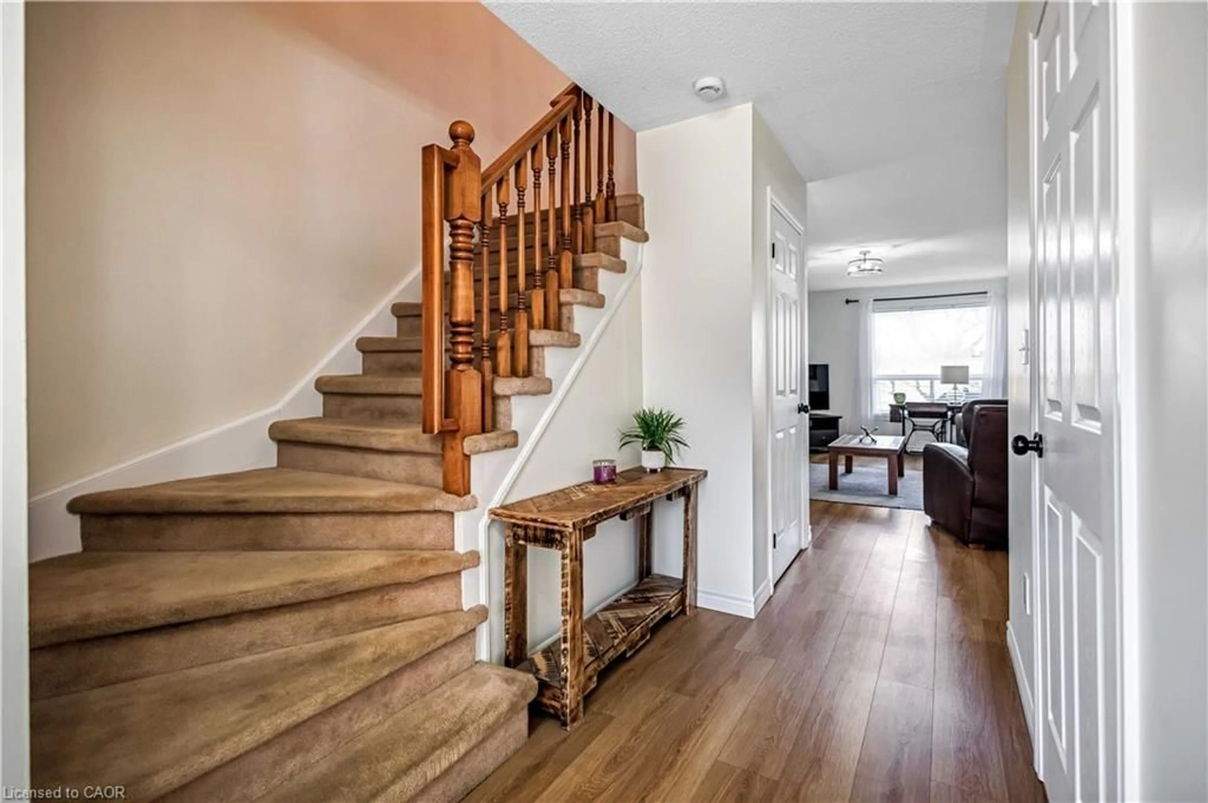Indoor entryway for 61 Kendrick Crt, Ancaster Ontario L9G 5A5