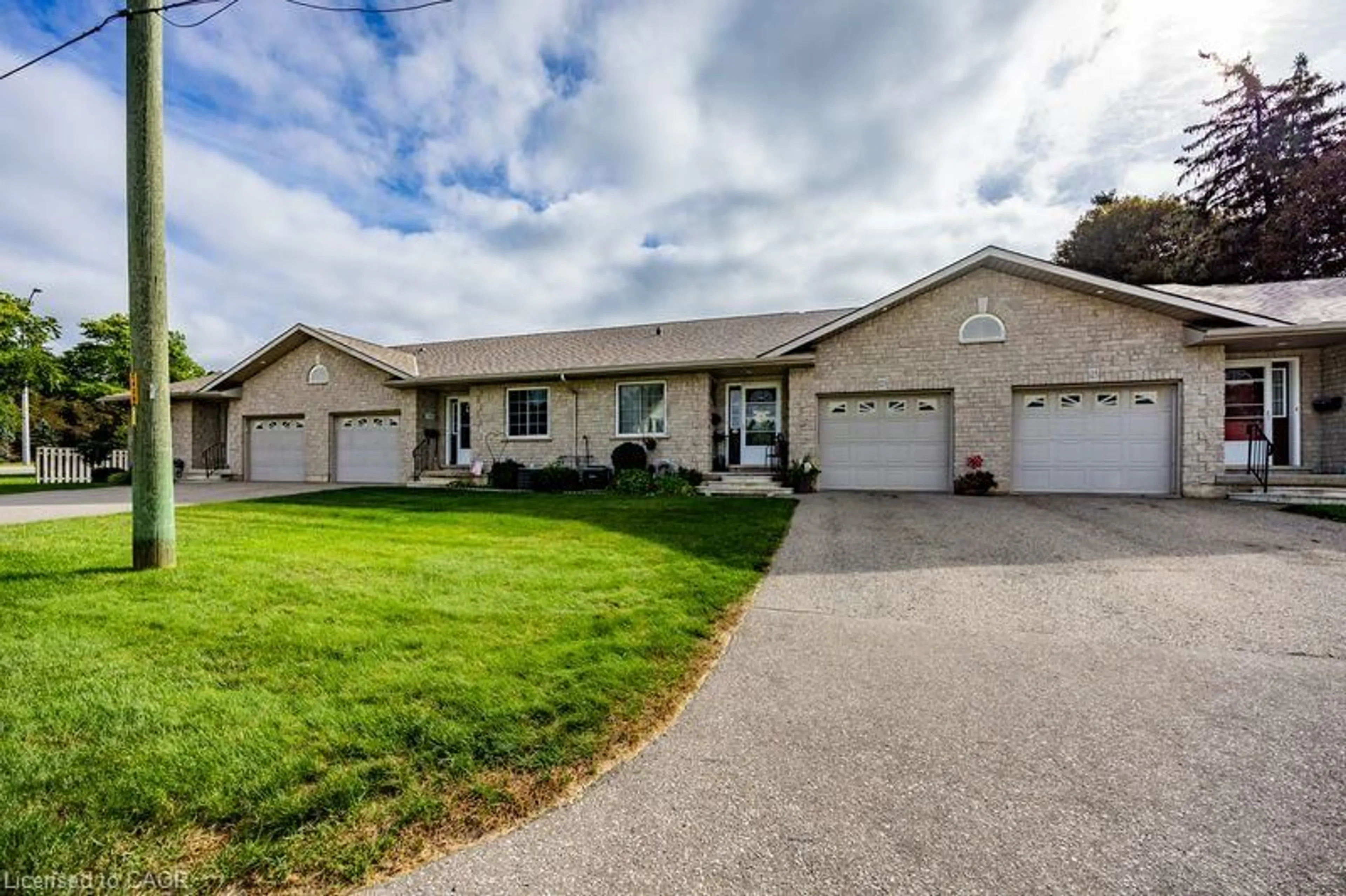 A pic from outside/outdoor area/front of a property/back of a property/a pic from drone, unknown for 123 Mill St, Delhi Ontario N4B 2N6