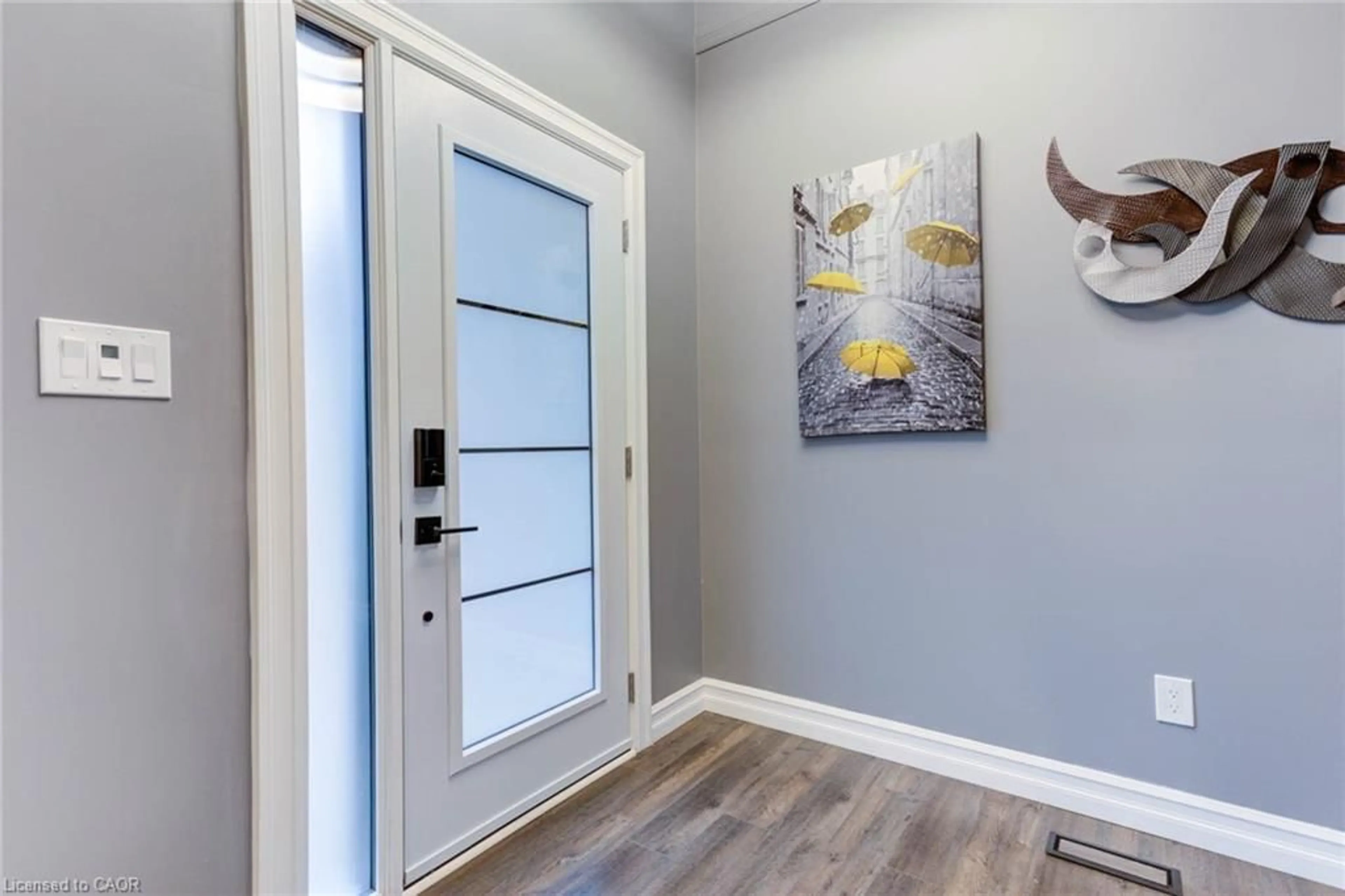 Indoor entryway for 128 Schmidt Dr, Arthur Ontario N0G 1A0