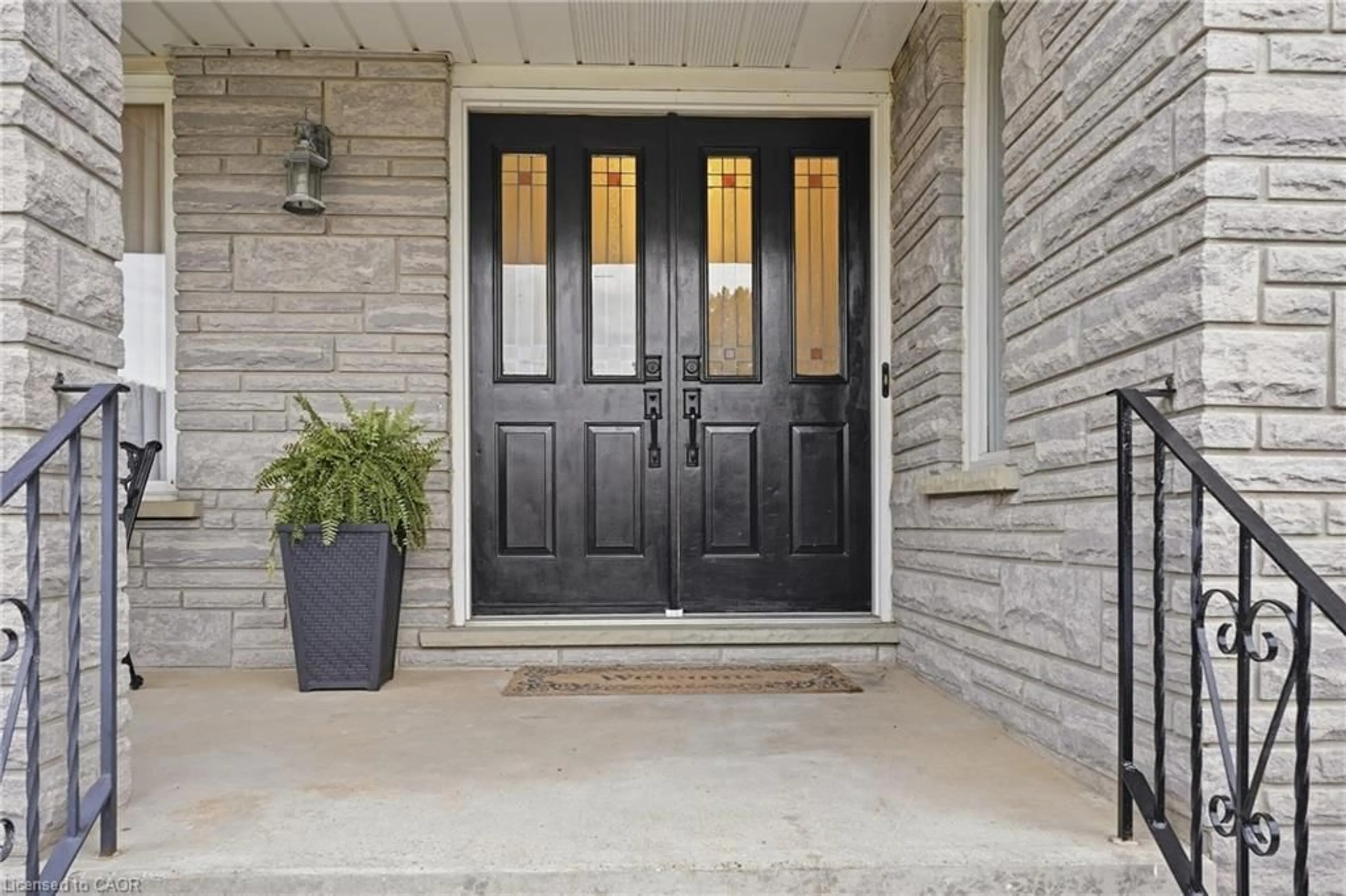 Indoor entryway for 76 Madeira Cres, Cambridge Ontario N1R 8A1