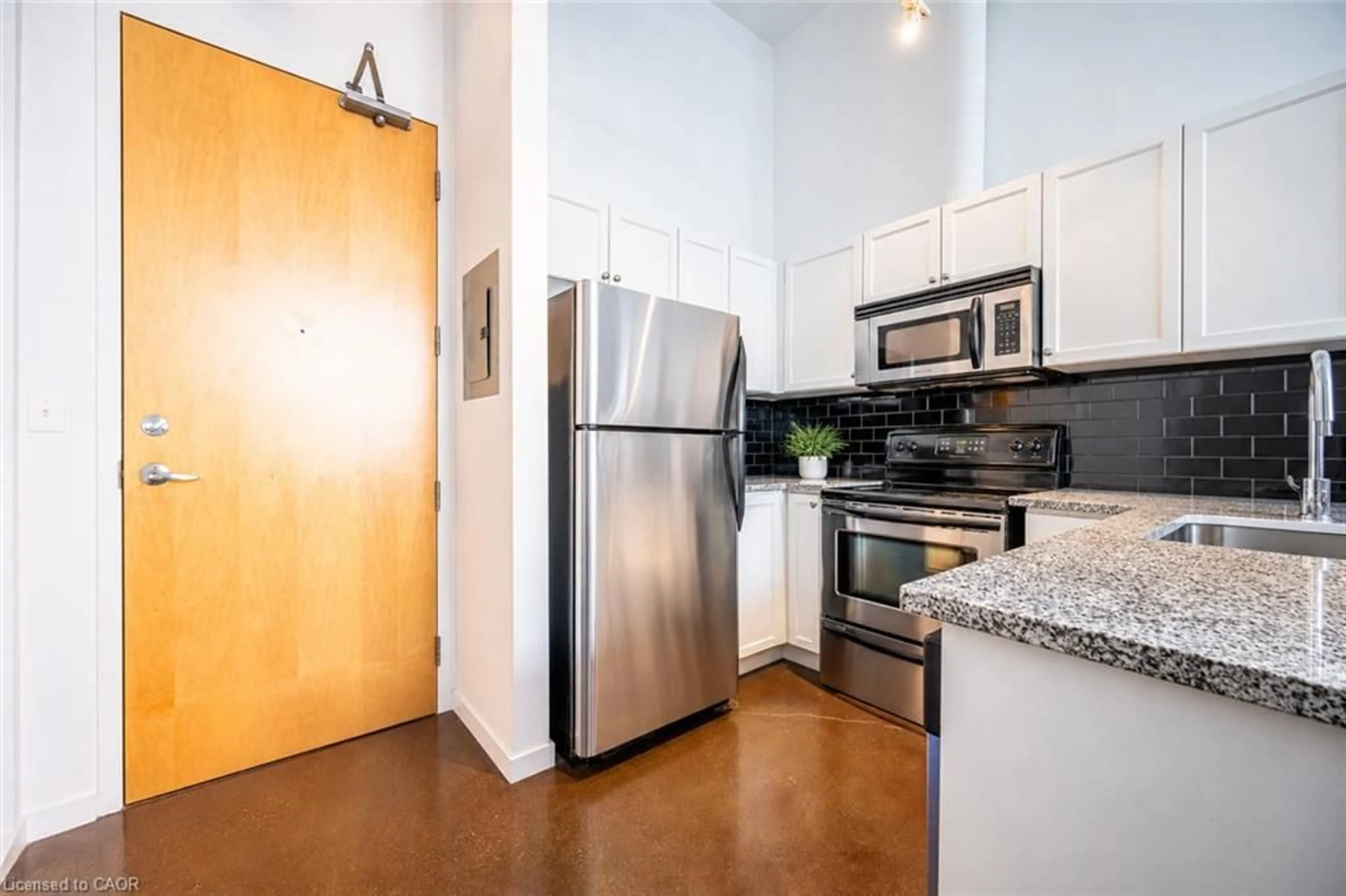 Standard kitchen, unknown for 404 King St #509, Kitchener Ontario N2G 4Z9