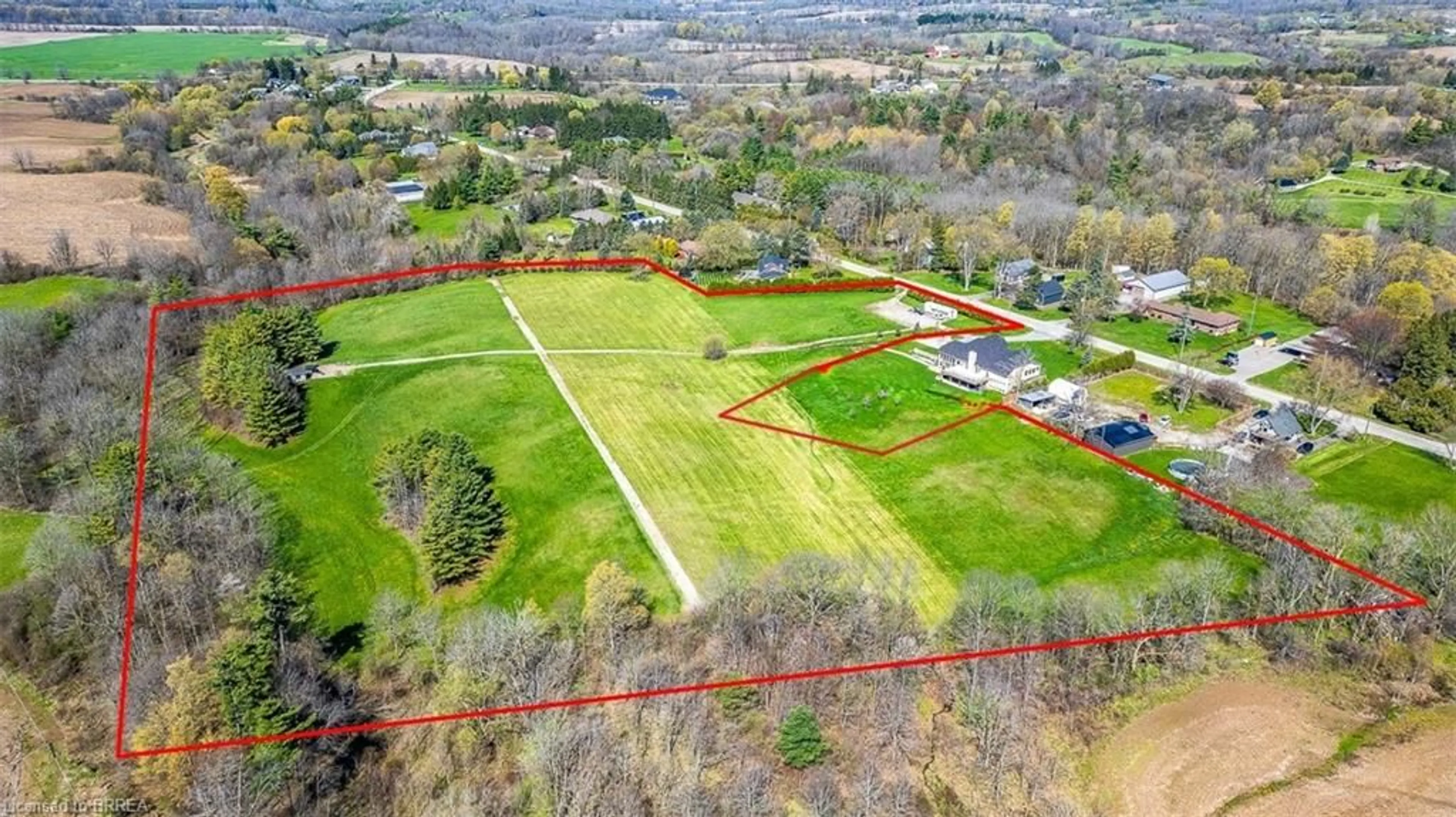 A pic from outside/outdoor area/front of a property/back of a property/a pic from drone, building for 47 River Rd, Brantford Ontario N3R 0C1
