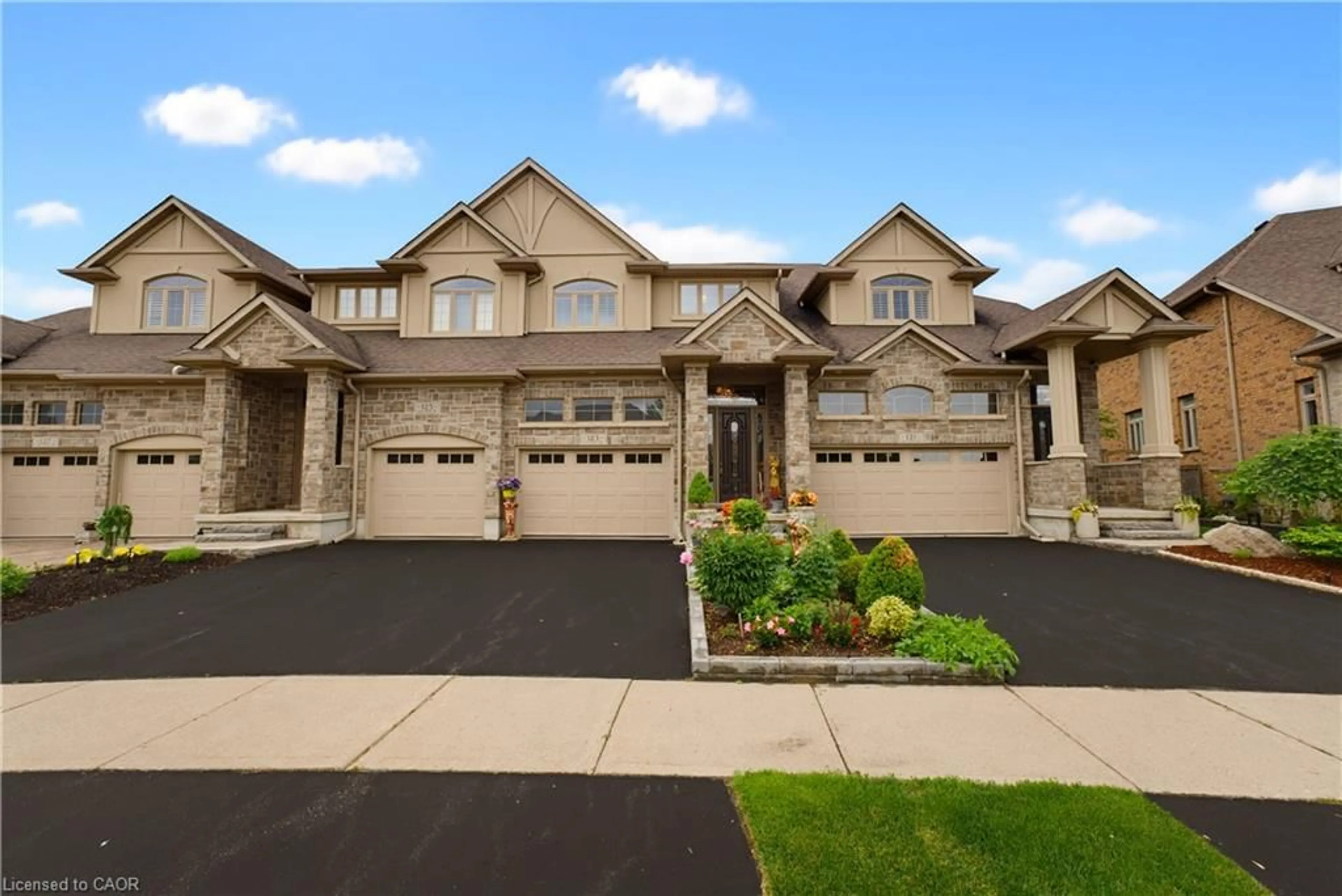 Home with brick exterior material, street for 123 Oak Park Dr, Waterloo Ontario N2K 0B3