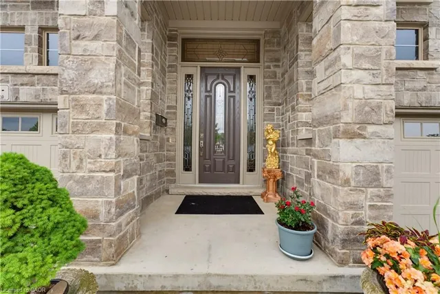 123 Oak Park Dr, Waterloo 4