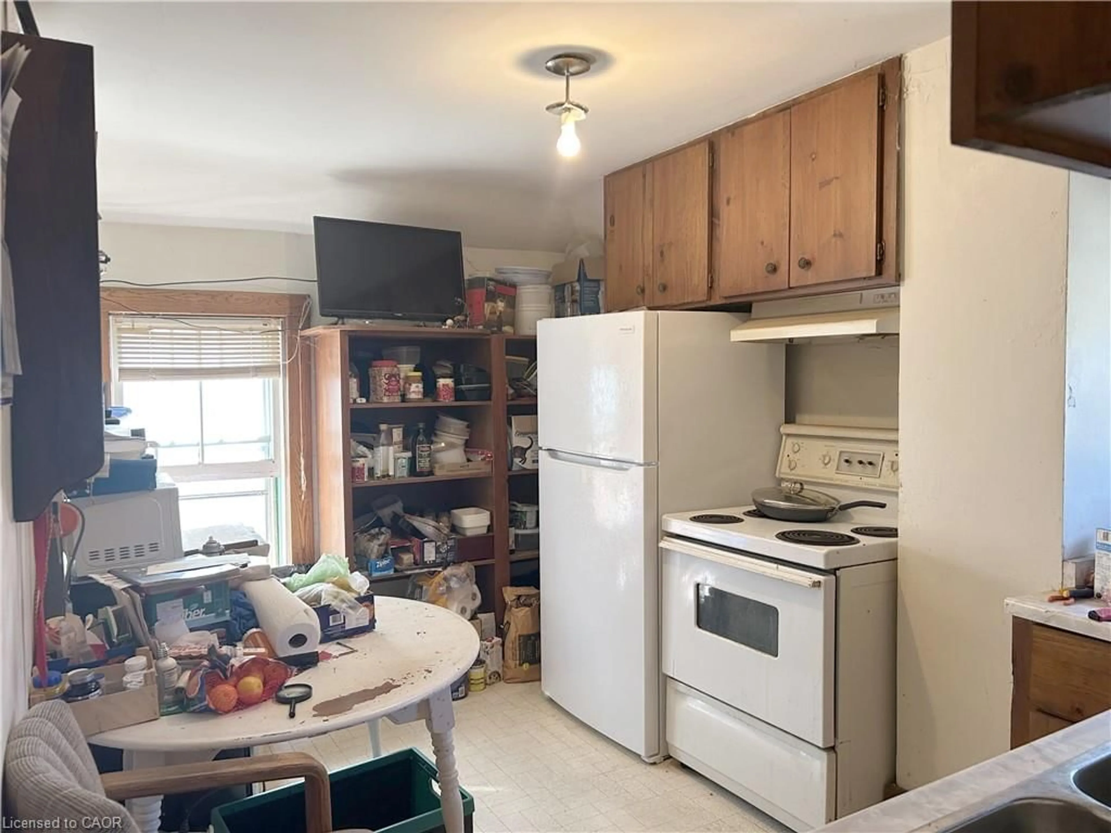 Standard kitchen, unknown for 100 - 102 Stanley St, Simcoe Ontario N3Y 1M4