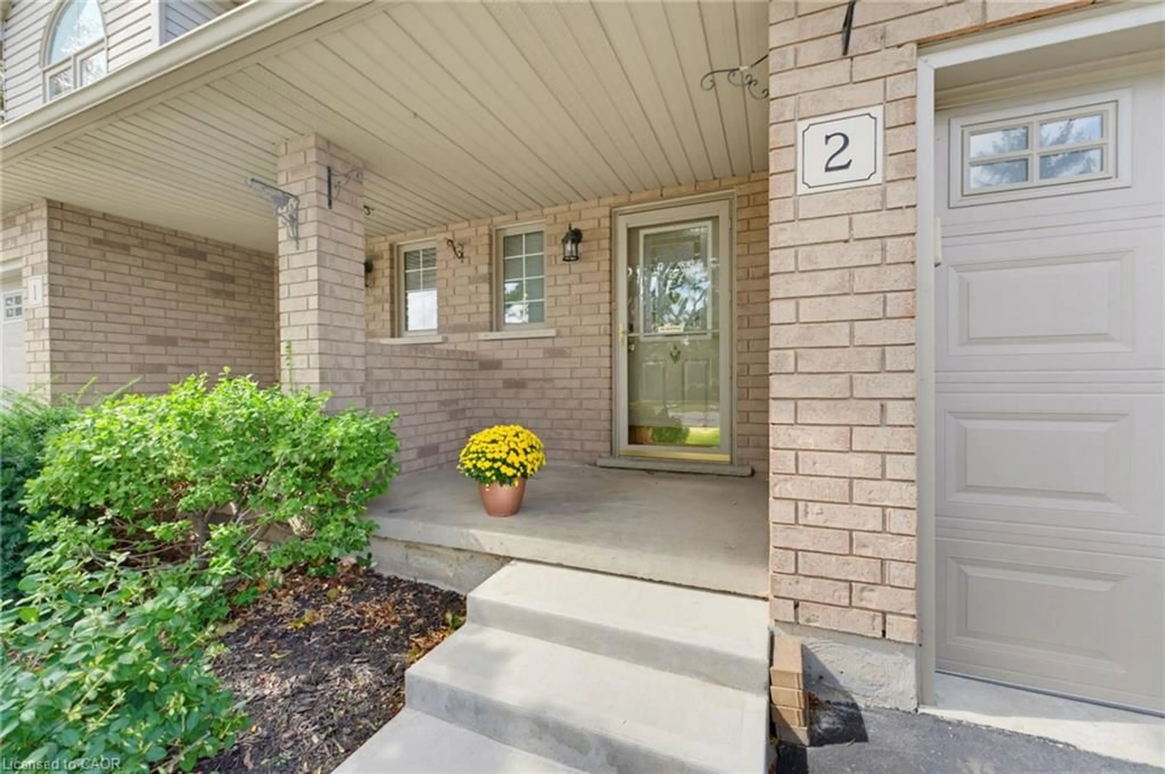 Indoor entryway for 40 Braemar Ave #2, Caledonia Ontario N3W 2N1