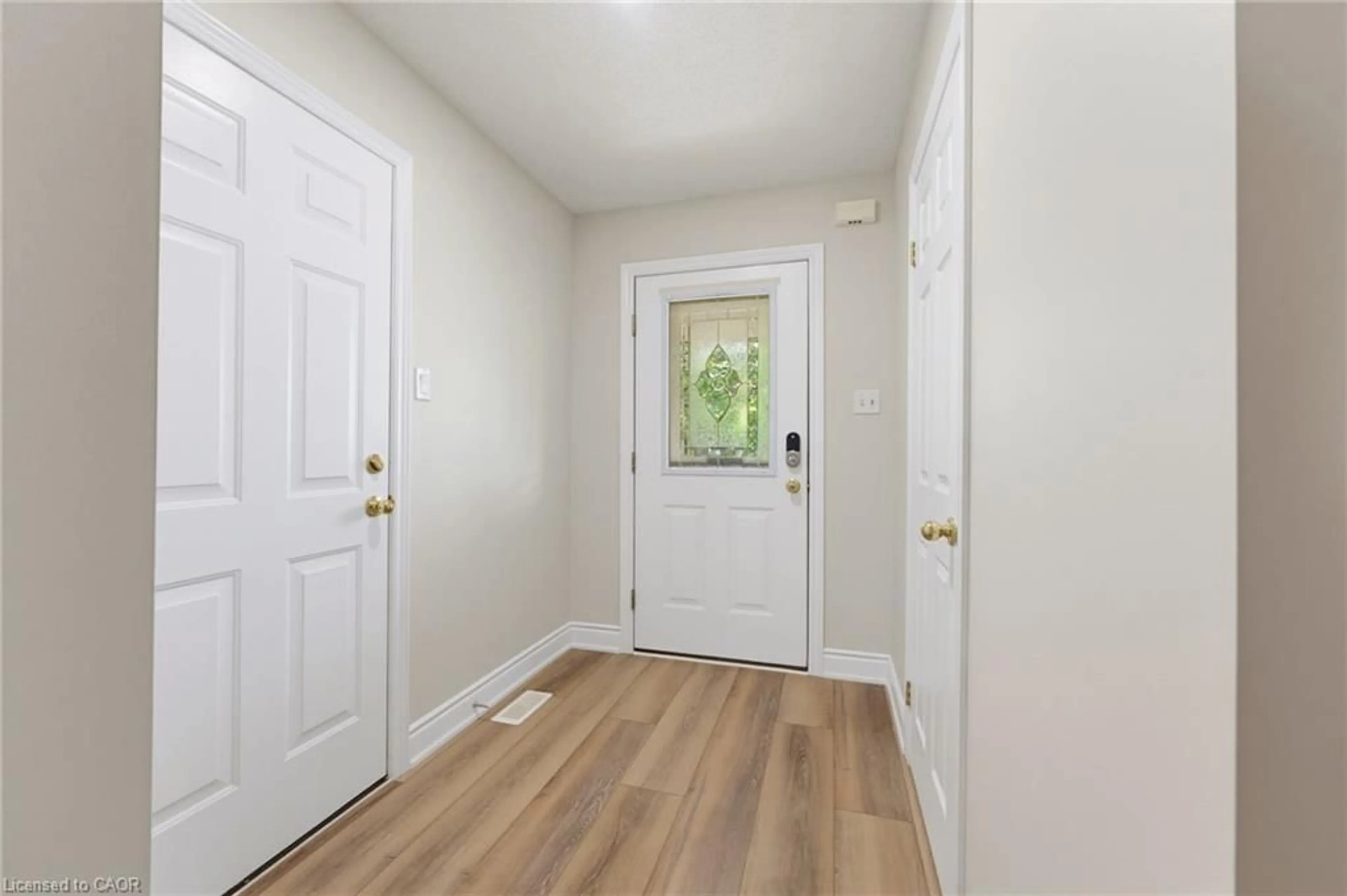 Indoor entryway for 40 Braemar Ave #2, Caledonia Ontario N3W 2N1