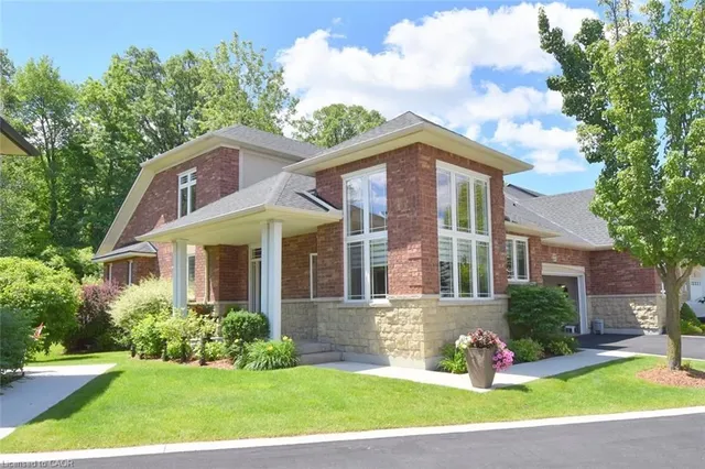 27 Landscapes Trail, Ancaster 2