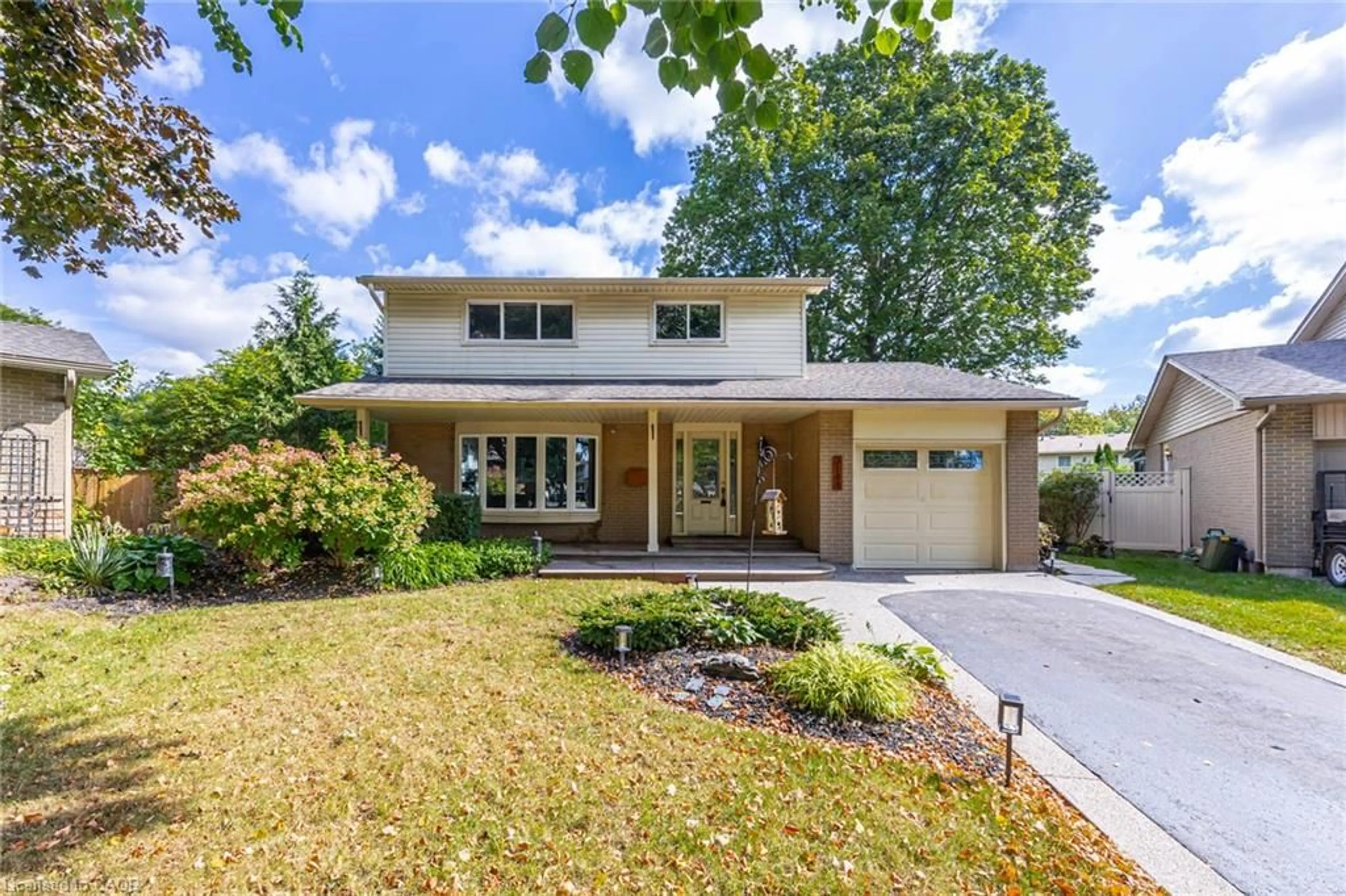 Home with brick exterior material, street for 3148 Terraview Crt, Burlington Ontario L7M 1E9