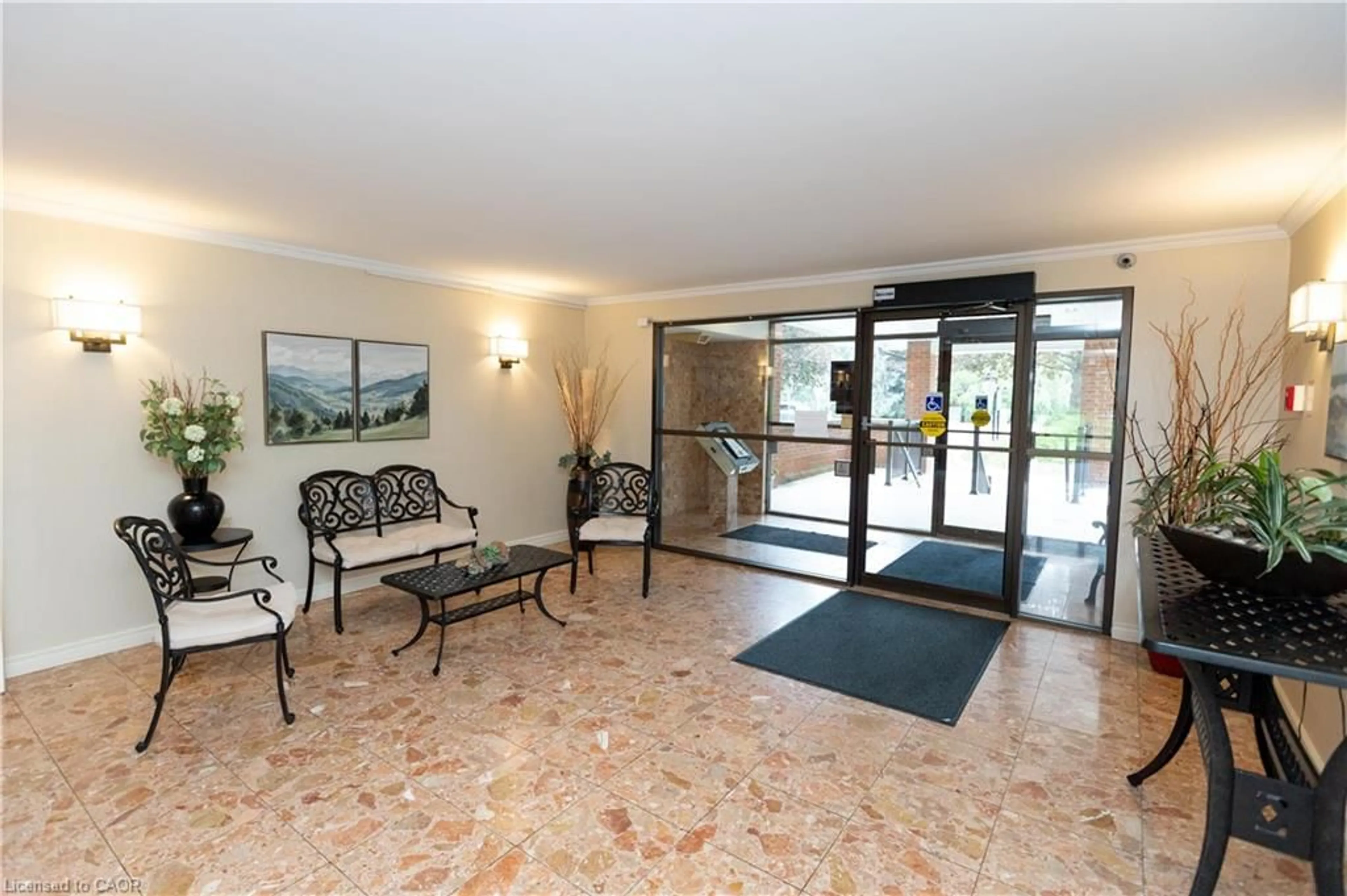 Indoor foyer for 150 Wilson St #116, Ancaster Ontario L8R 1E2