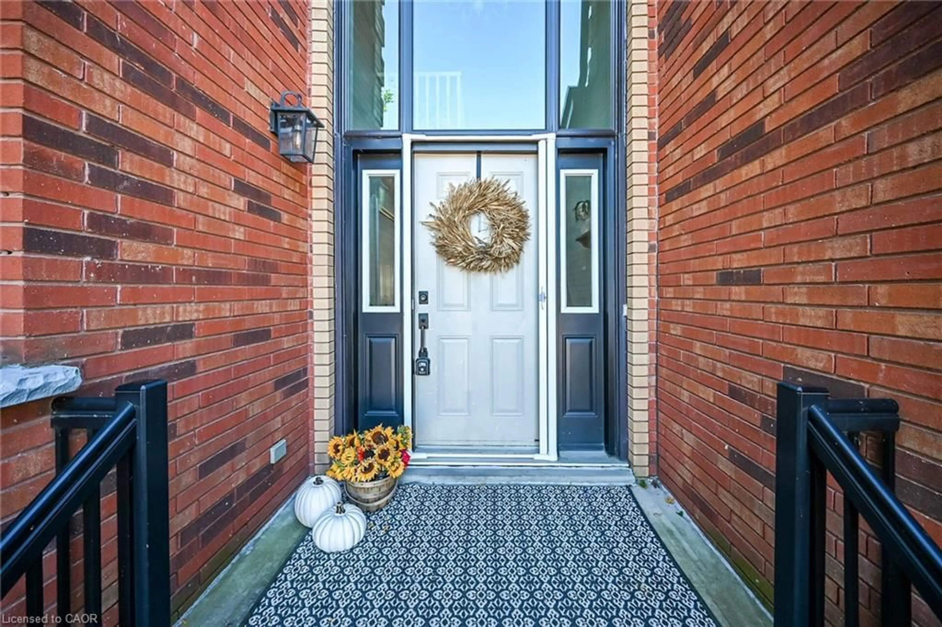 Indoor entryway for 54 Argyle St #1, Caledonia Ontario N3W 1H9