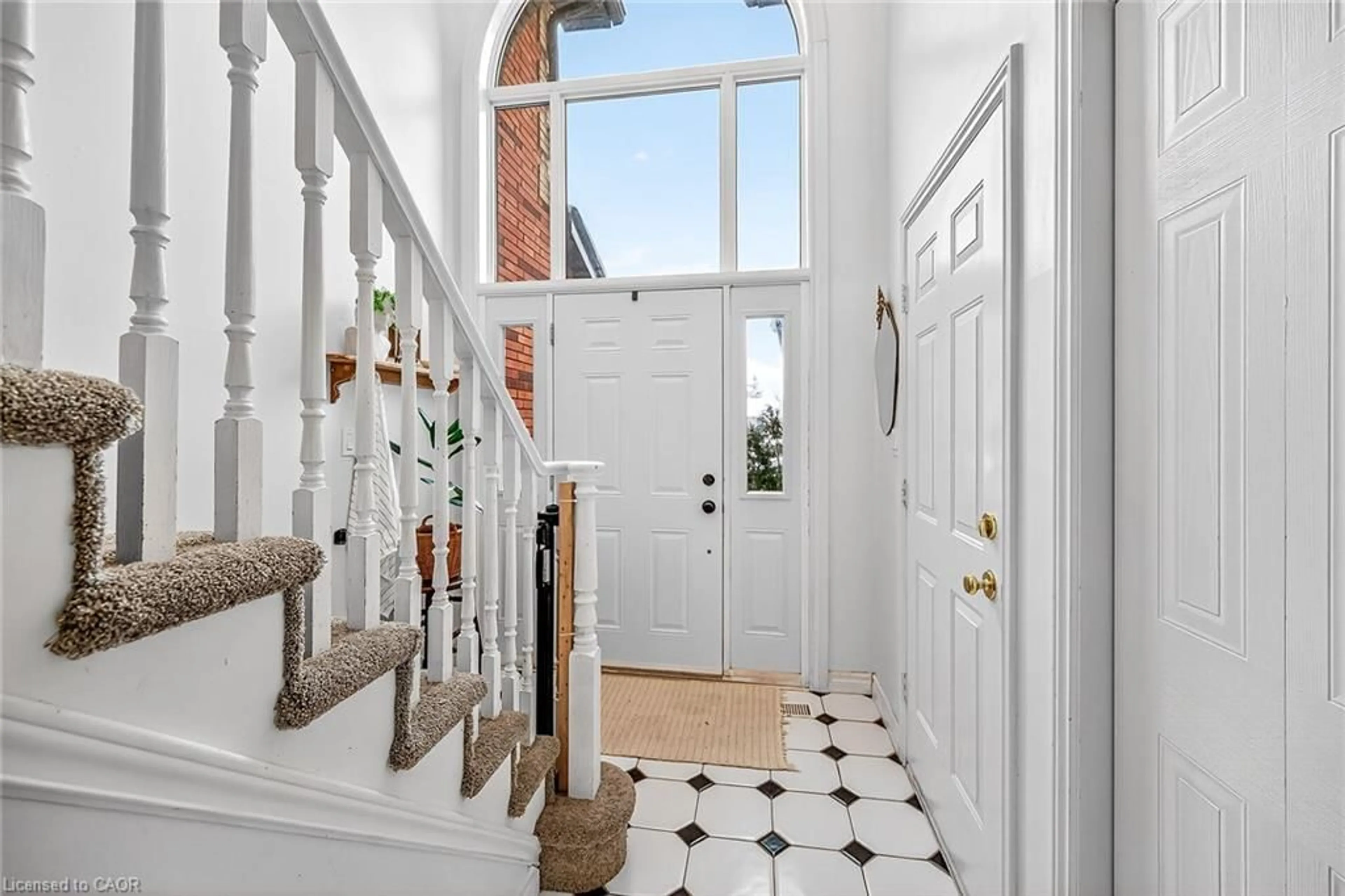 Indoor foyer for 54 Argyle St #1, Caledonia Ontario N3W 1H9