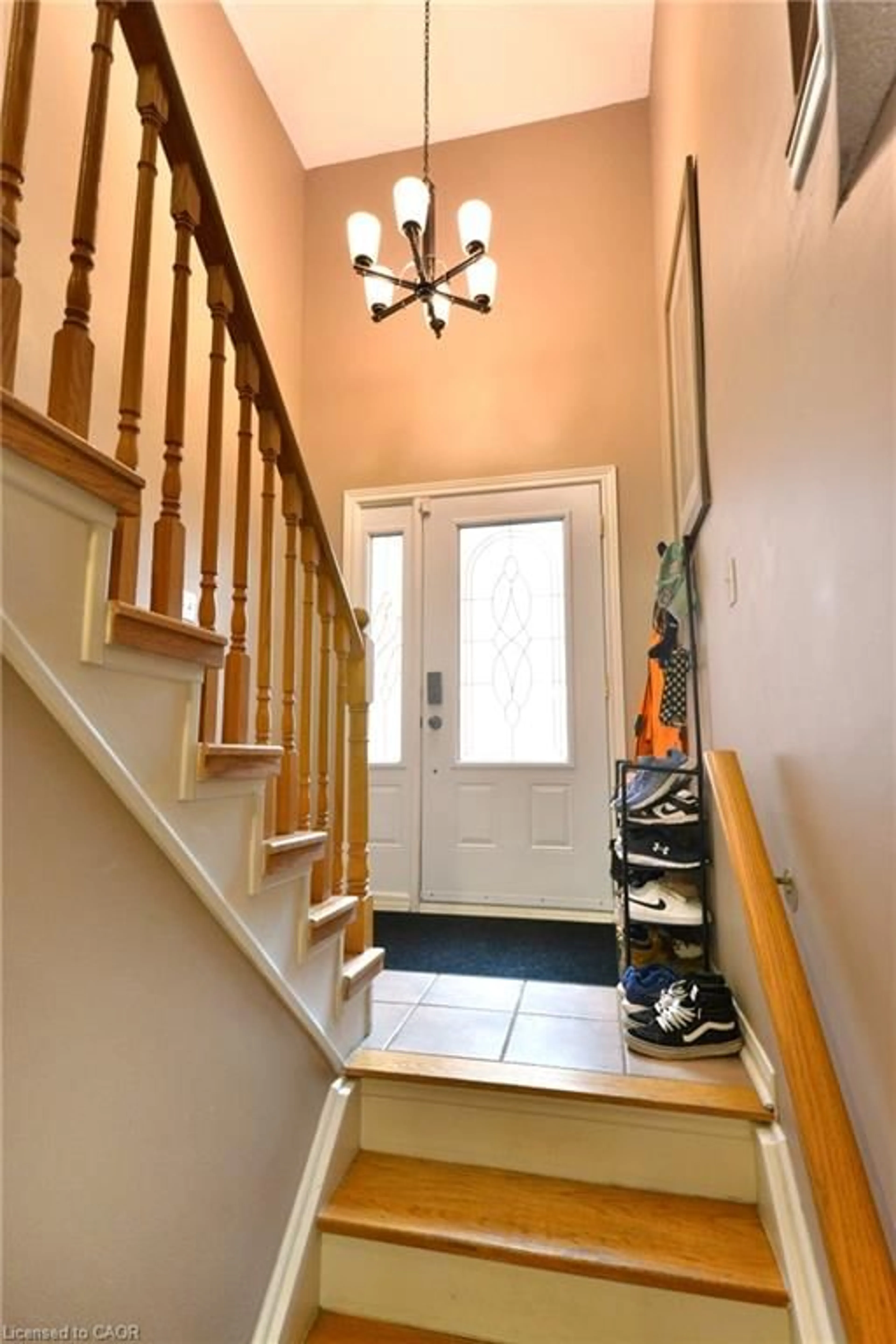 Indoor entryway for 134 Boulding Ave, Waterdown Ontario L0R 2M3