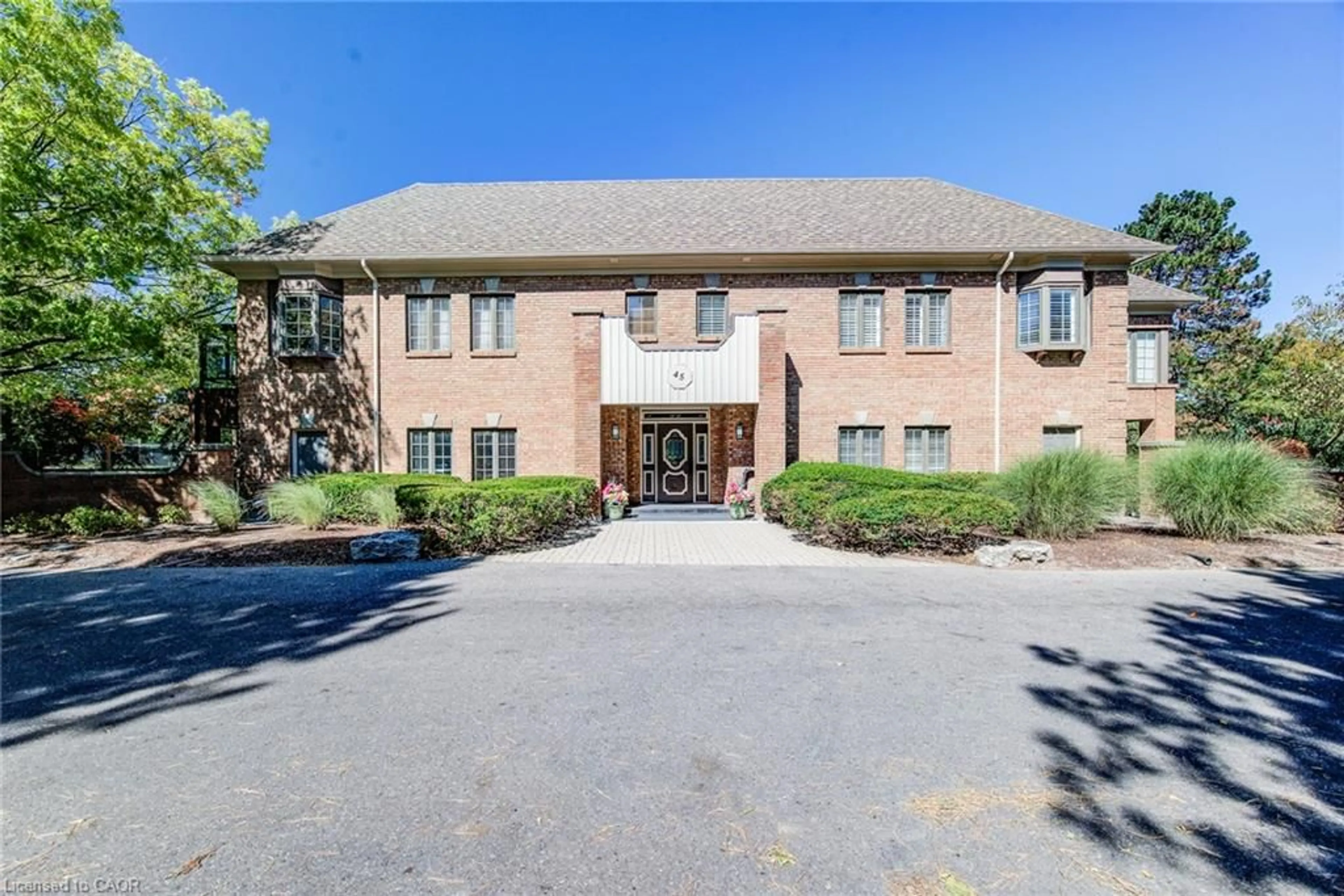 Indoor foyer for 45 Blue Springs Dr #32, Waterloo Ontario N2J 4P1