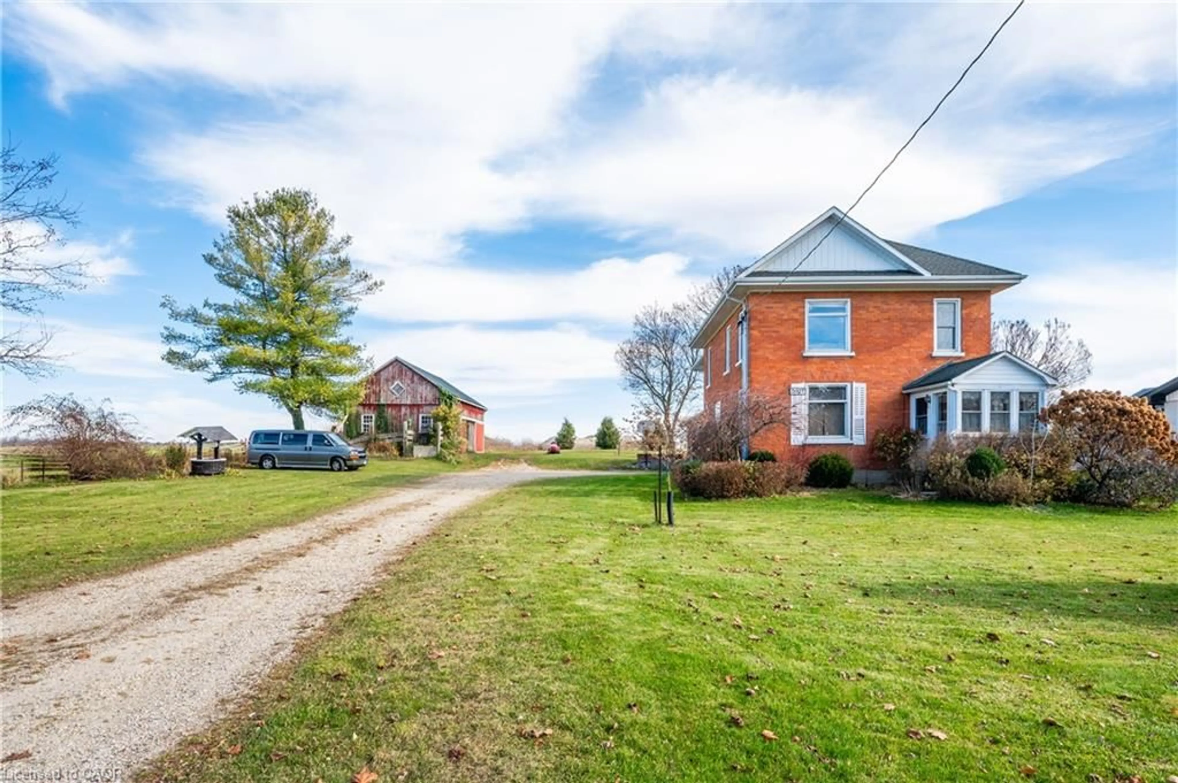 A pic from outside/outdoor area/front of a property/back of a property/a pic from drone, street for 3027 Patrick St, Fordwich Ontario N0G 1V0