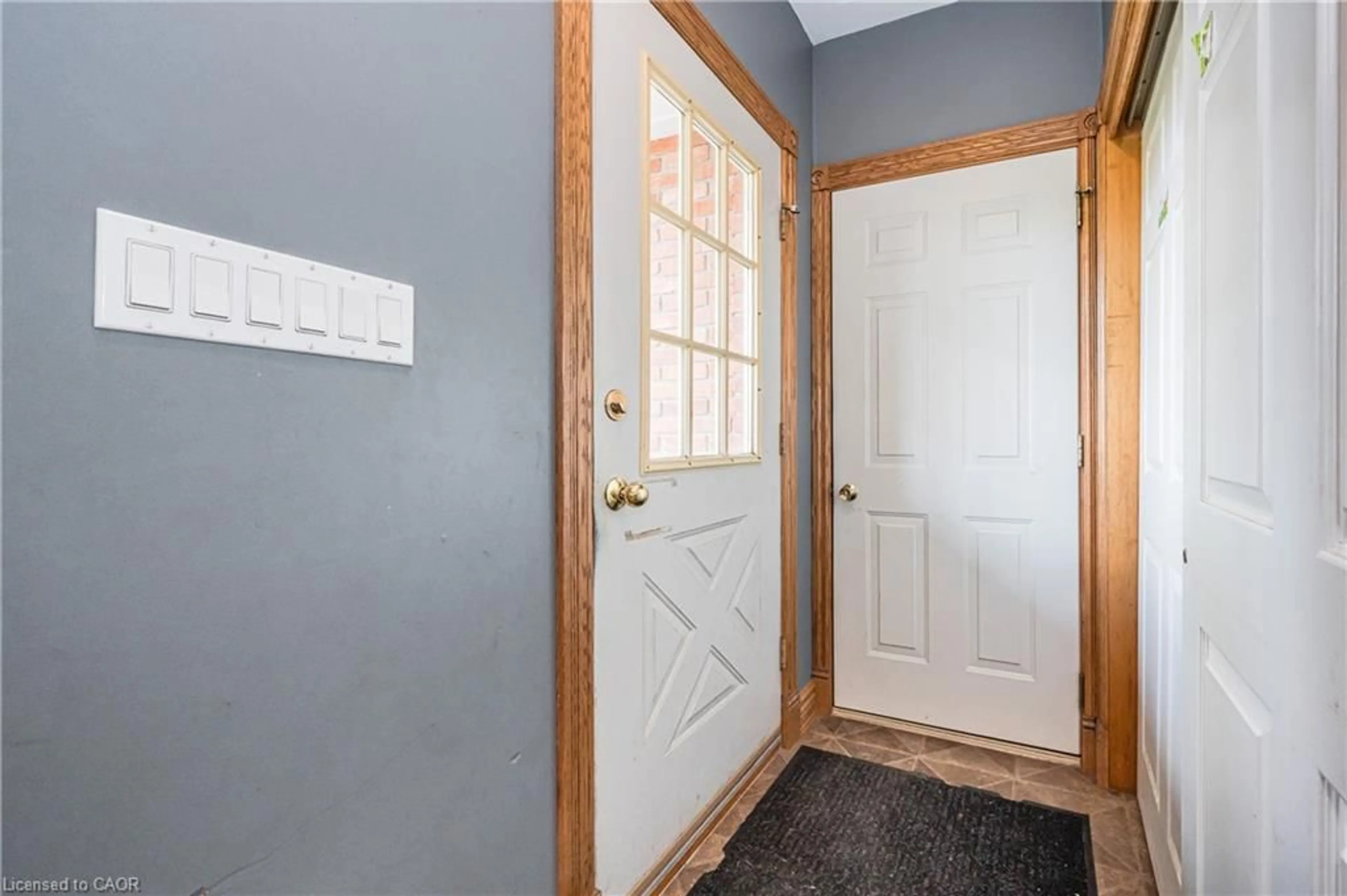 Indoor entryway for 3027 Patrick St, Fordwich Ontario N0G 1V0