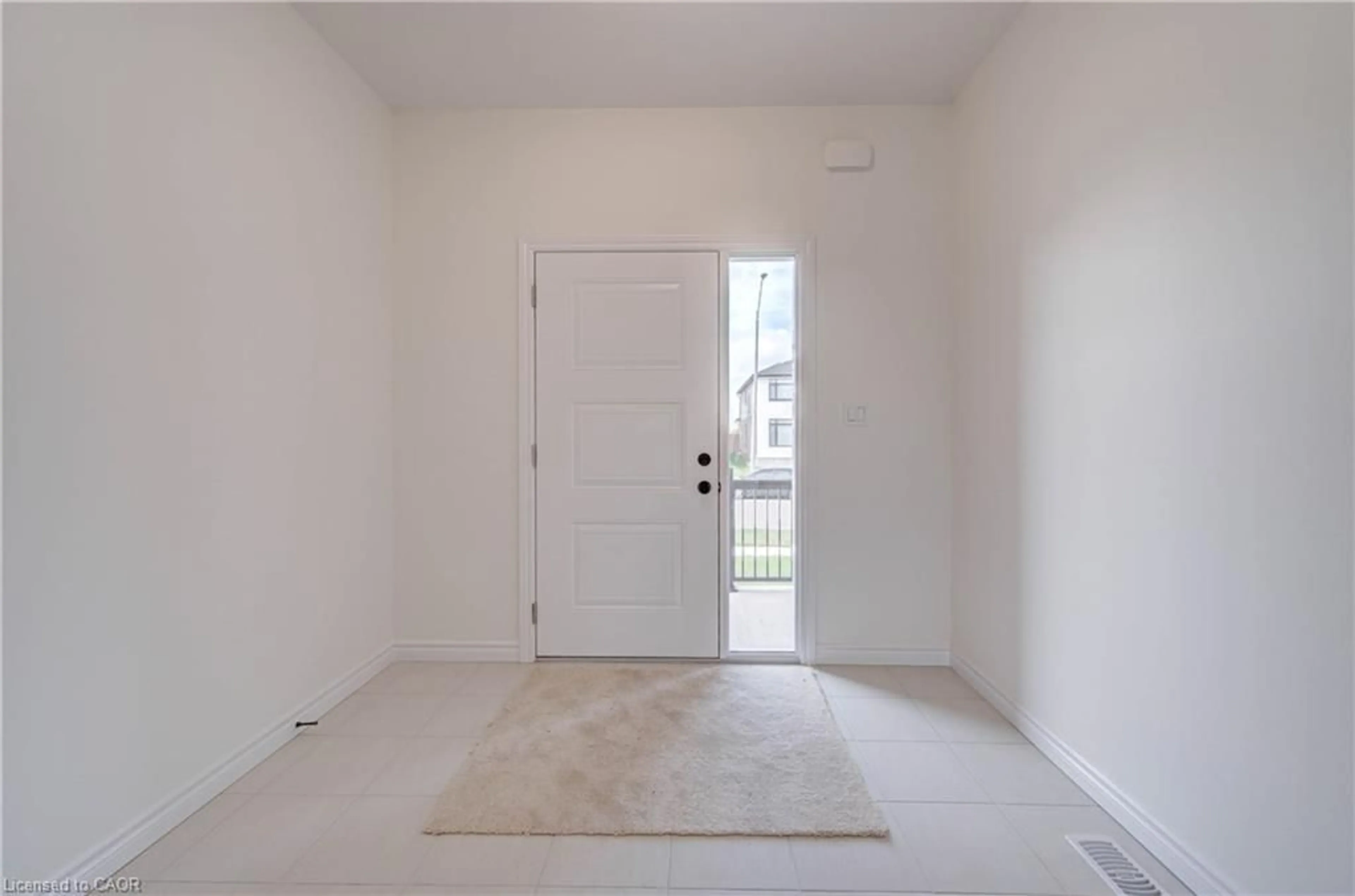 Indoor entryway for 10 Munn Cres, Paris Ontario N3L 0N3