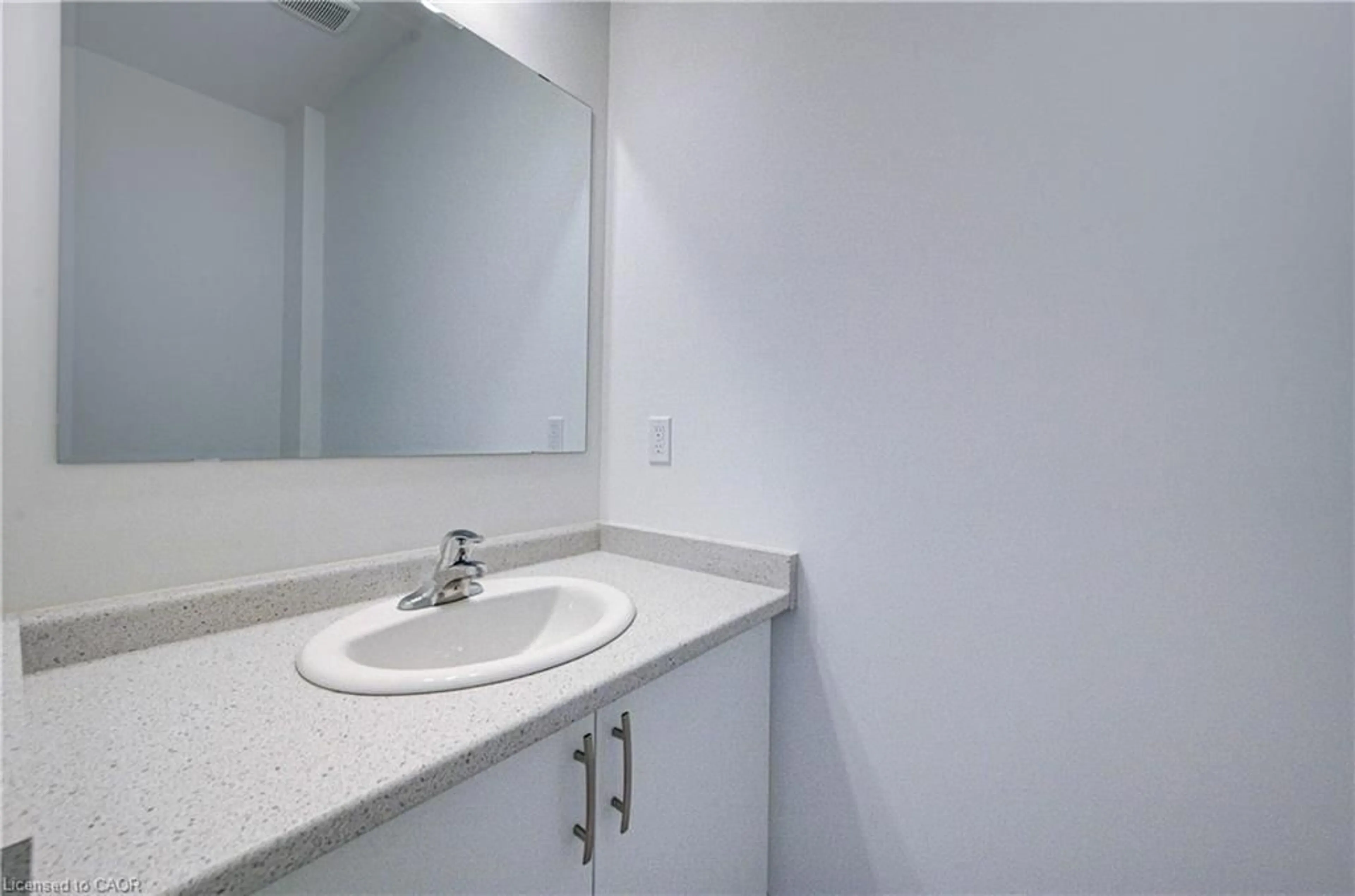 Standard bathroom, unknown for 10 Munn Cres, Paris Ontario N3L 0N3