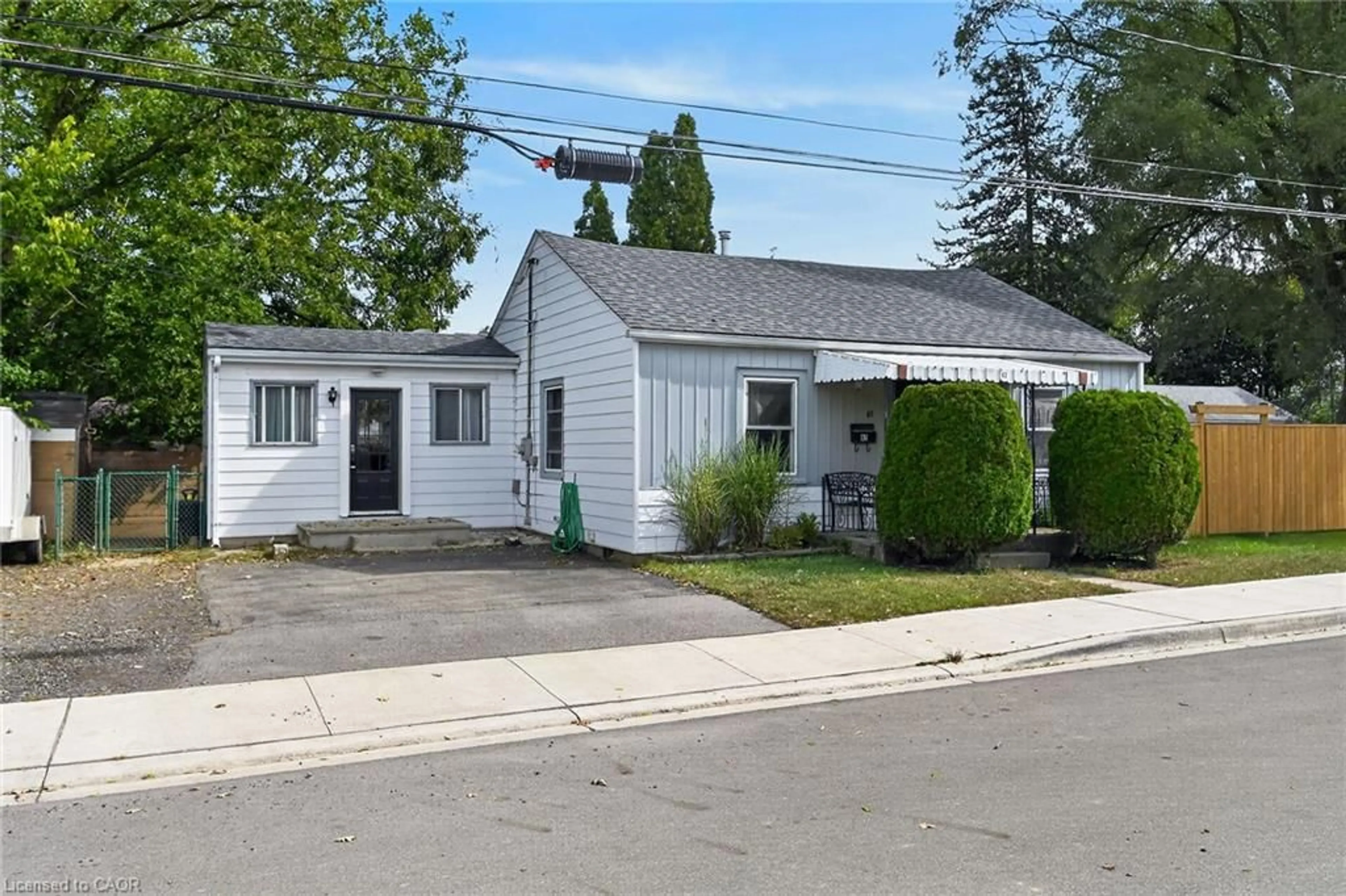 Unknown for 82 Division St, Brantford Ontario N3S 2P5