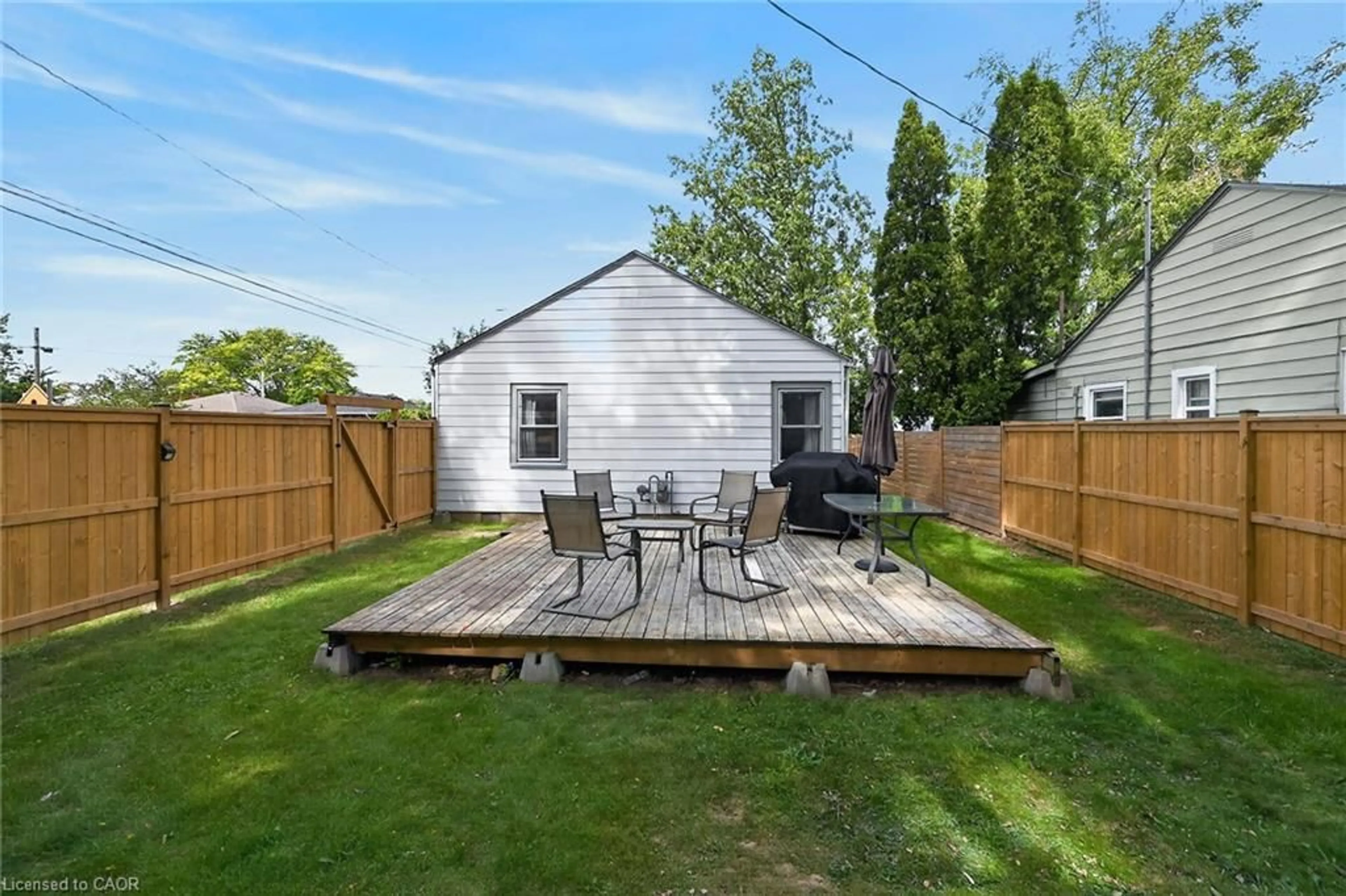 Patio, street for 82 Division St, Brantford Ontario N3S 2P5