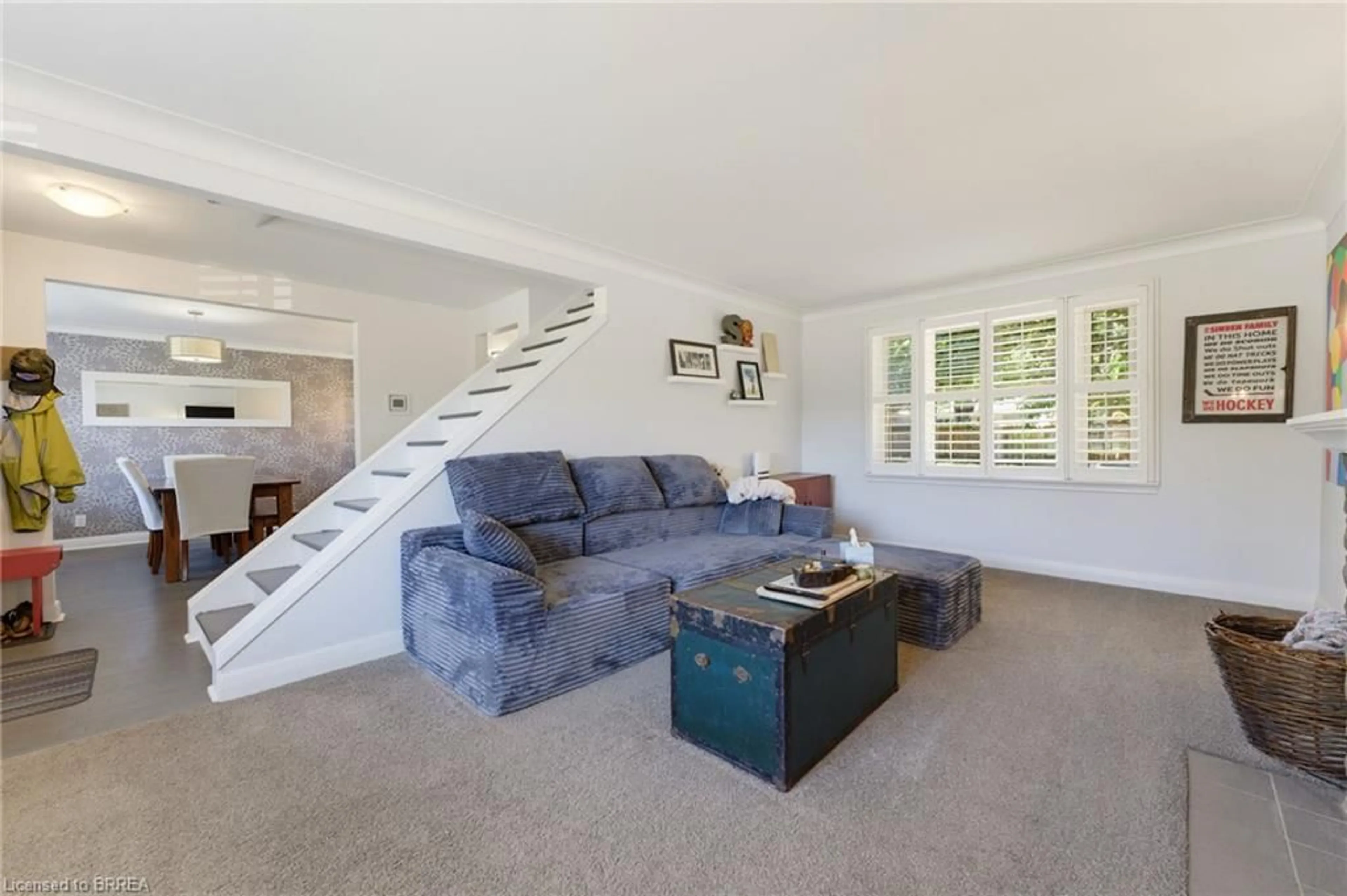 Living room with furniture, unknown for 38 Admiral Rd, Brantford Ontario N3R 1L6