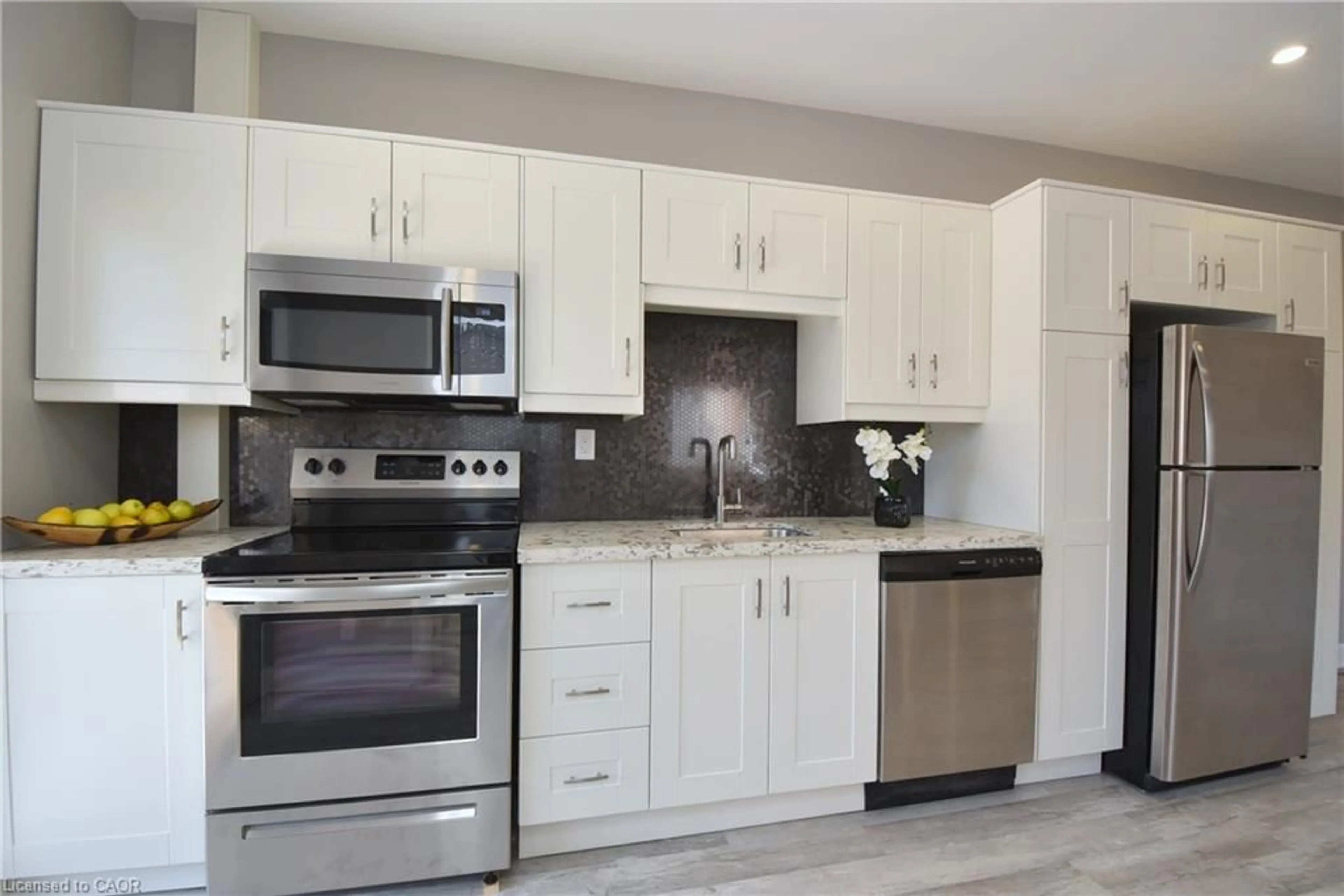 Standard kitchen, ceramic/tile floor for 76 Burlington St, Hamilton Ontario L8L 4G6