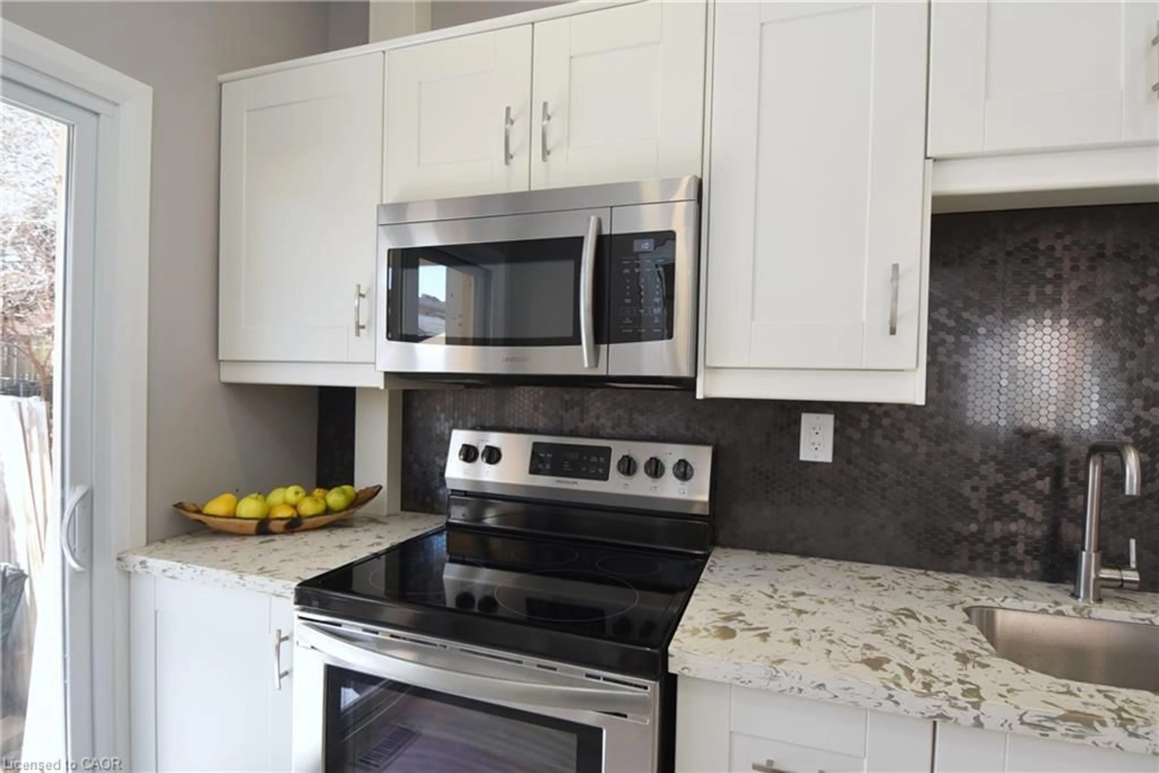 Standard kitchen, unknown for 76 Burlington St, Hamilton Ontario L8L 4G6