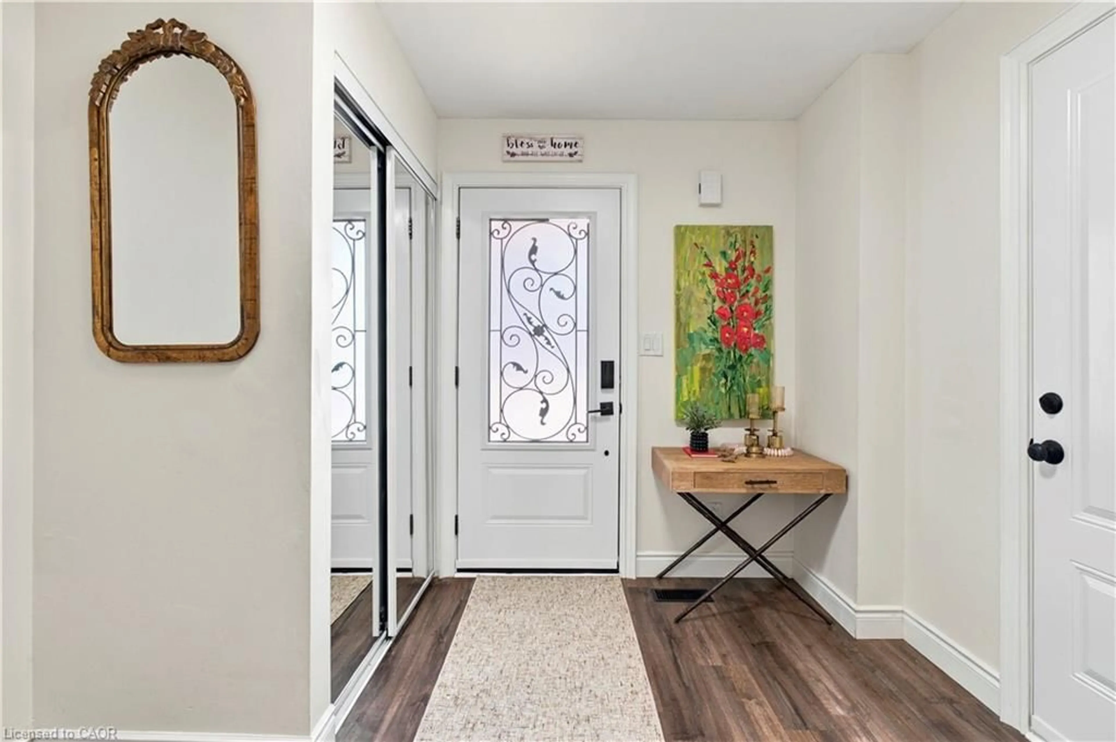 Indoor entryway for 48 Kathleen St, Paris Ontario N3L 3X8