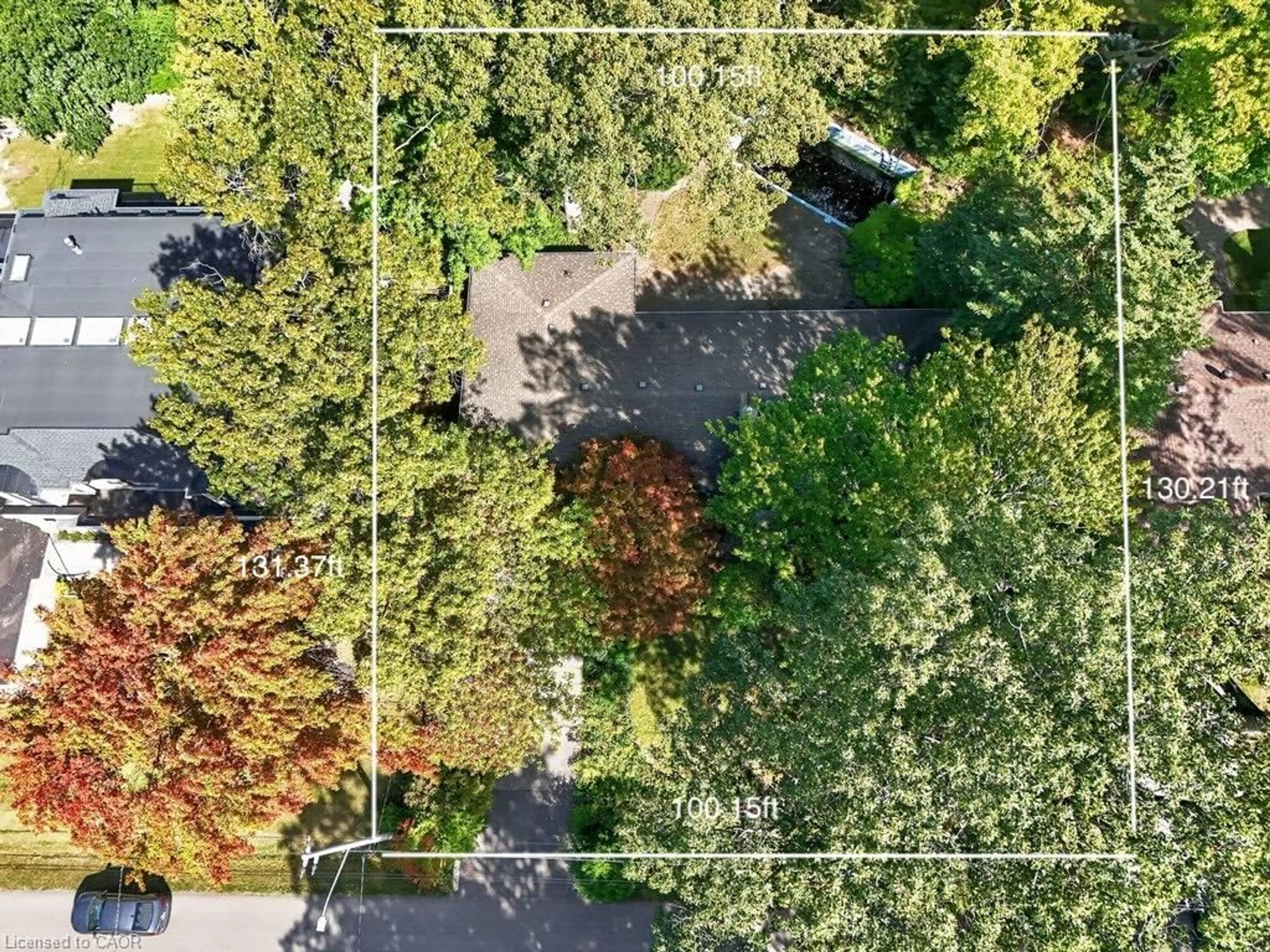A pic from outside/outdoor area/front of a property/back of a property/a pic from drone, forest/trees view for 1519 Elite Rd, Mississauga Ontario L5J 3B3