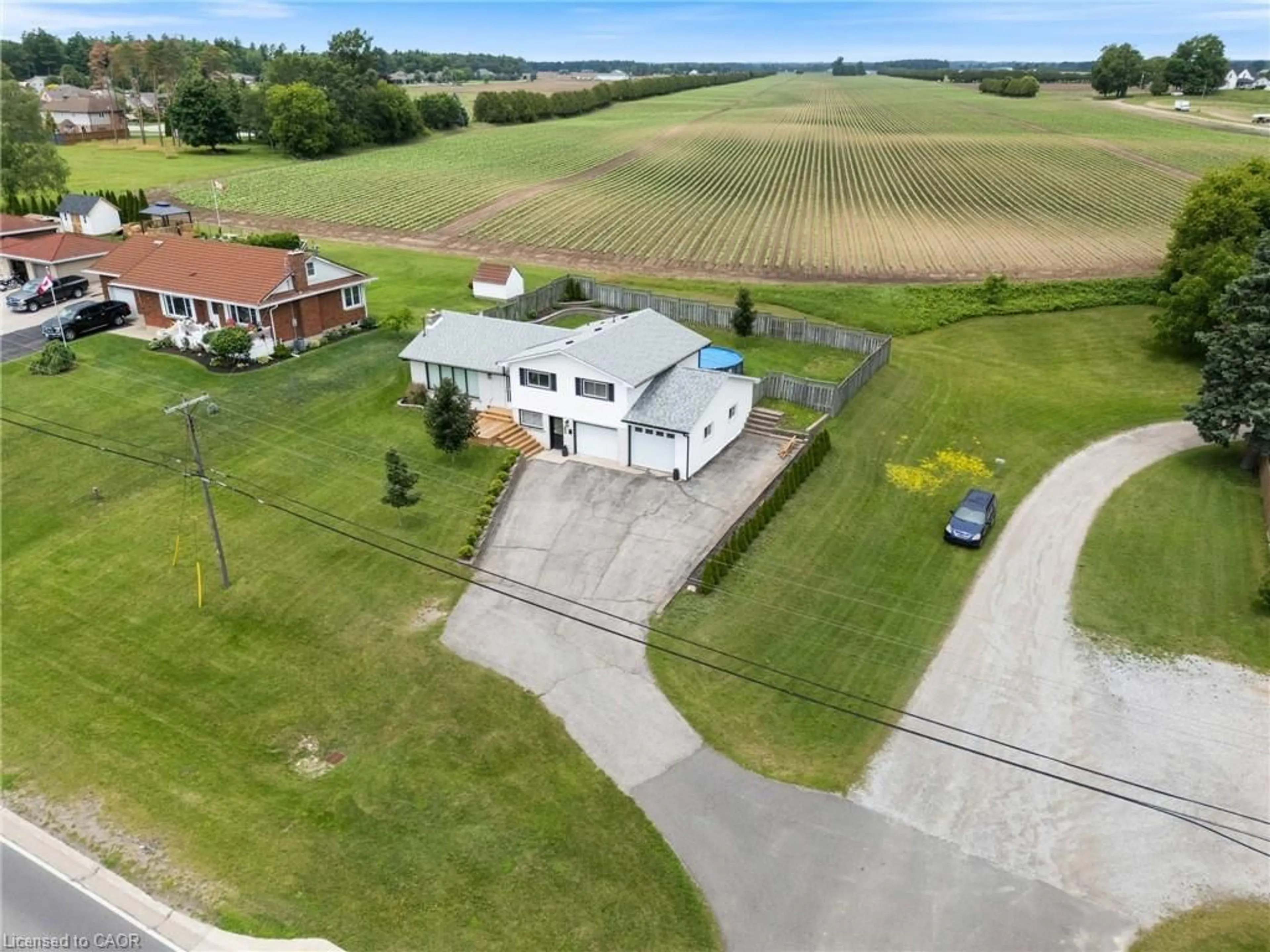 A pic from outside/outdoor area/front of a property/back of a property/a pic from drone, unknown for 351 Talbot Rd, Delhi Ontario N4B 2A1