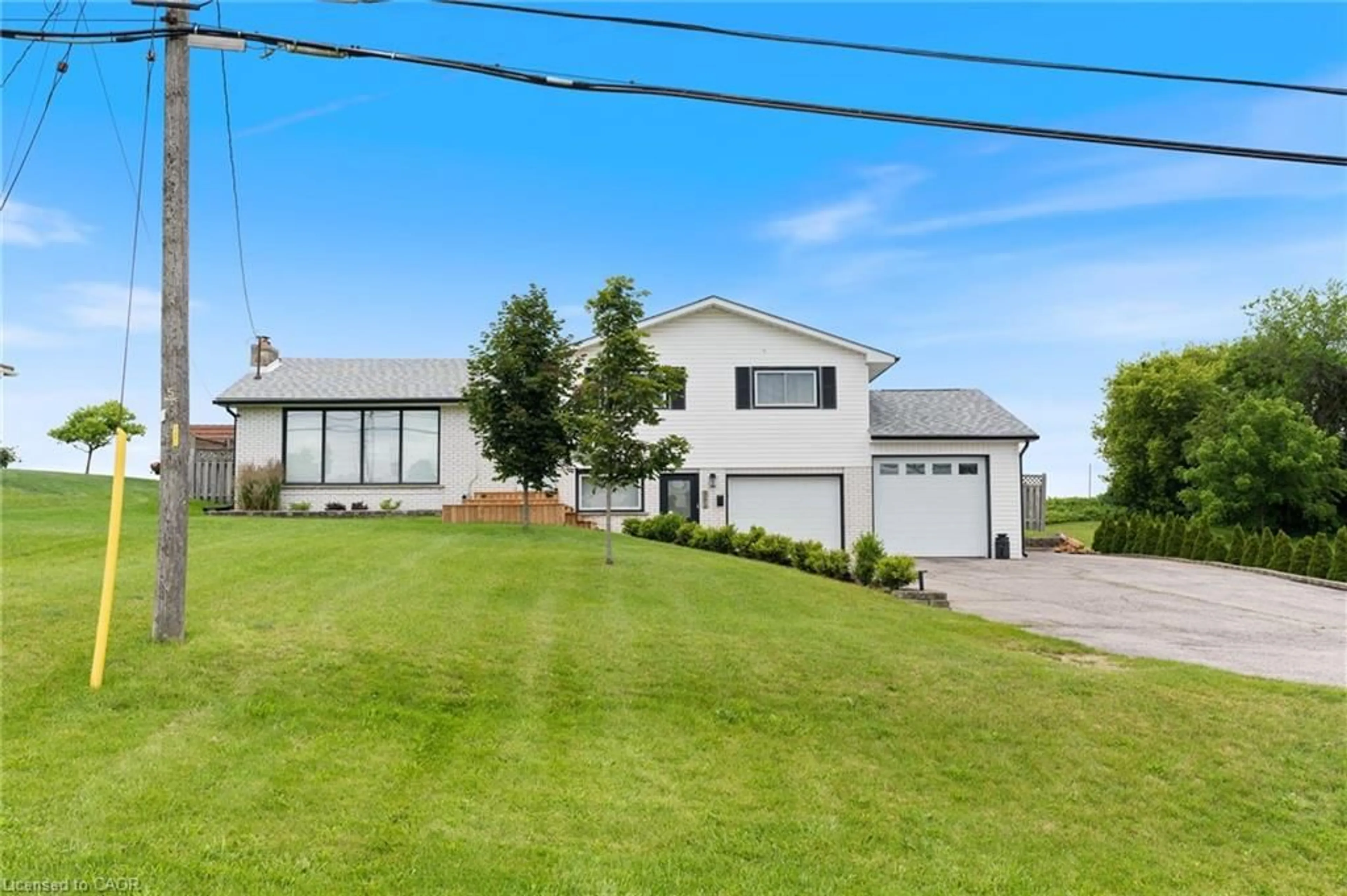 A pic from outside/outdoor area/front of a property/back of a property/a pic from drone, unknown for 351 Talbot Rd, Delhi Ontario N4B 2A1