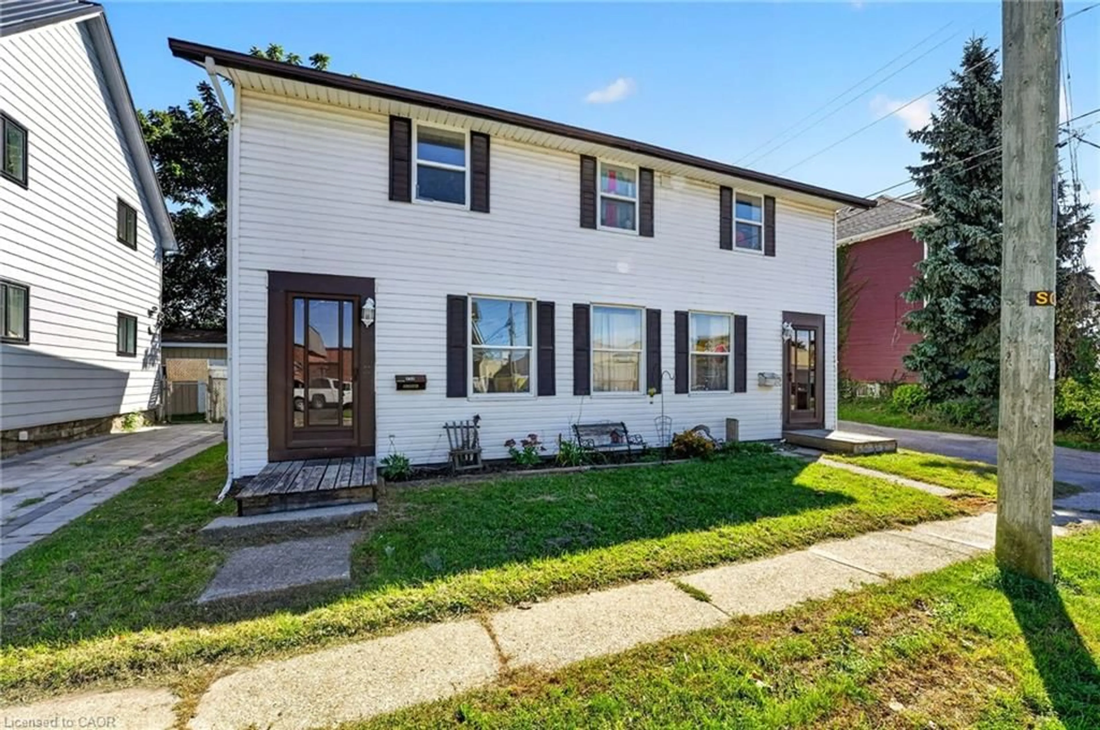 Home with brick exterior material, street for 213-215 Maple St, Dunnville Ontario N1A 2G3