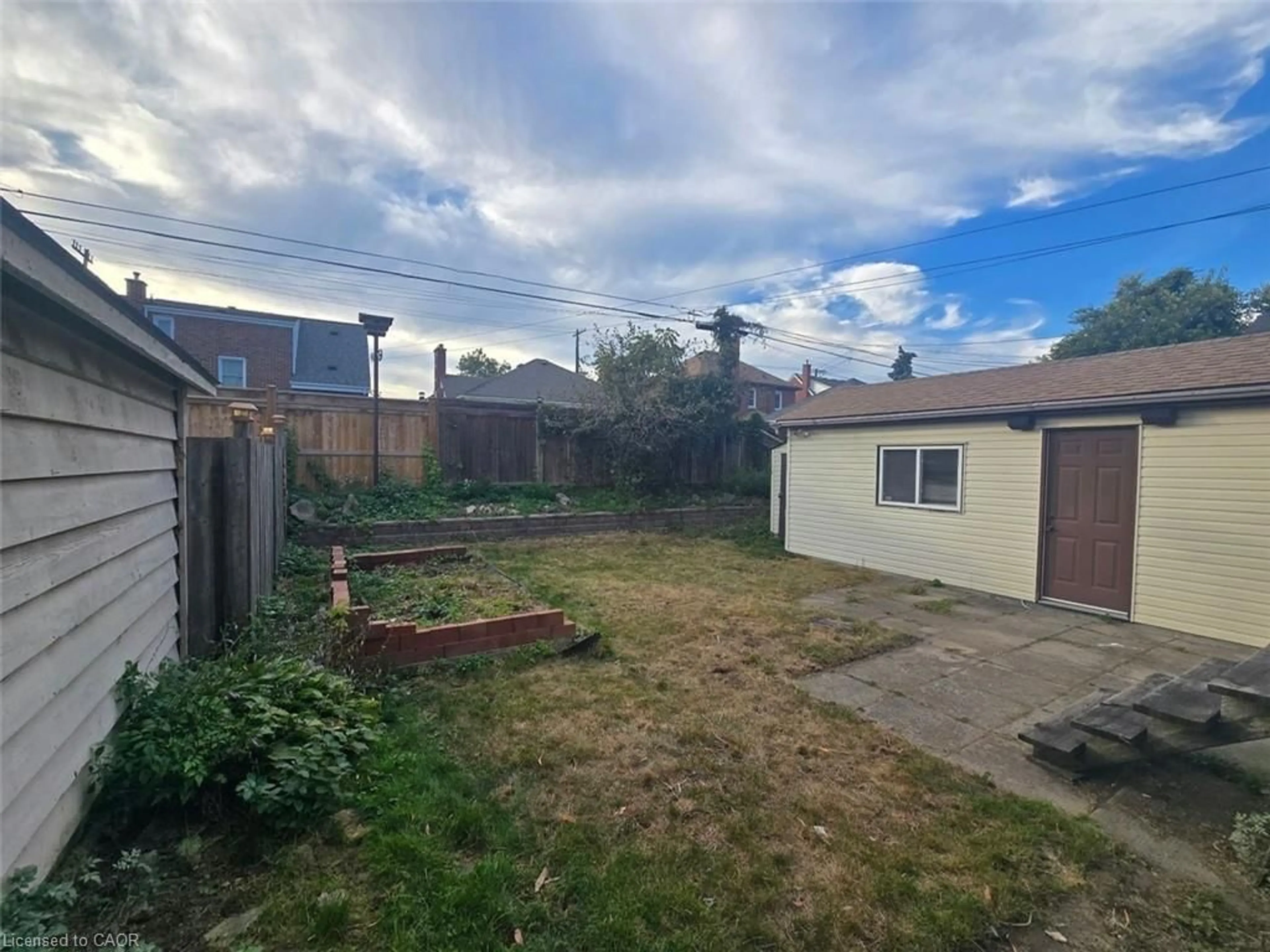 A pic from outside/outdoor area/front of a property/back of a property/a pic from drone, street for 124 Crosthwaite Ave, Hamilton Ontario L8K 2V3