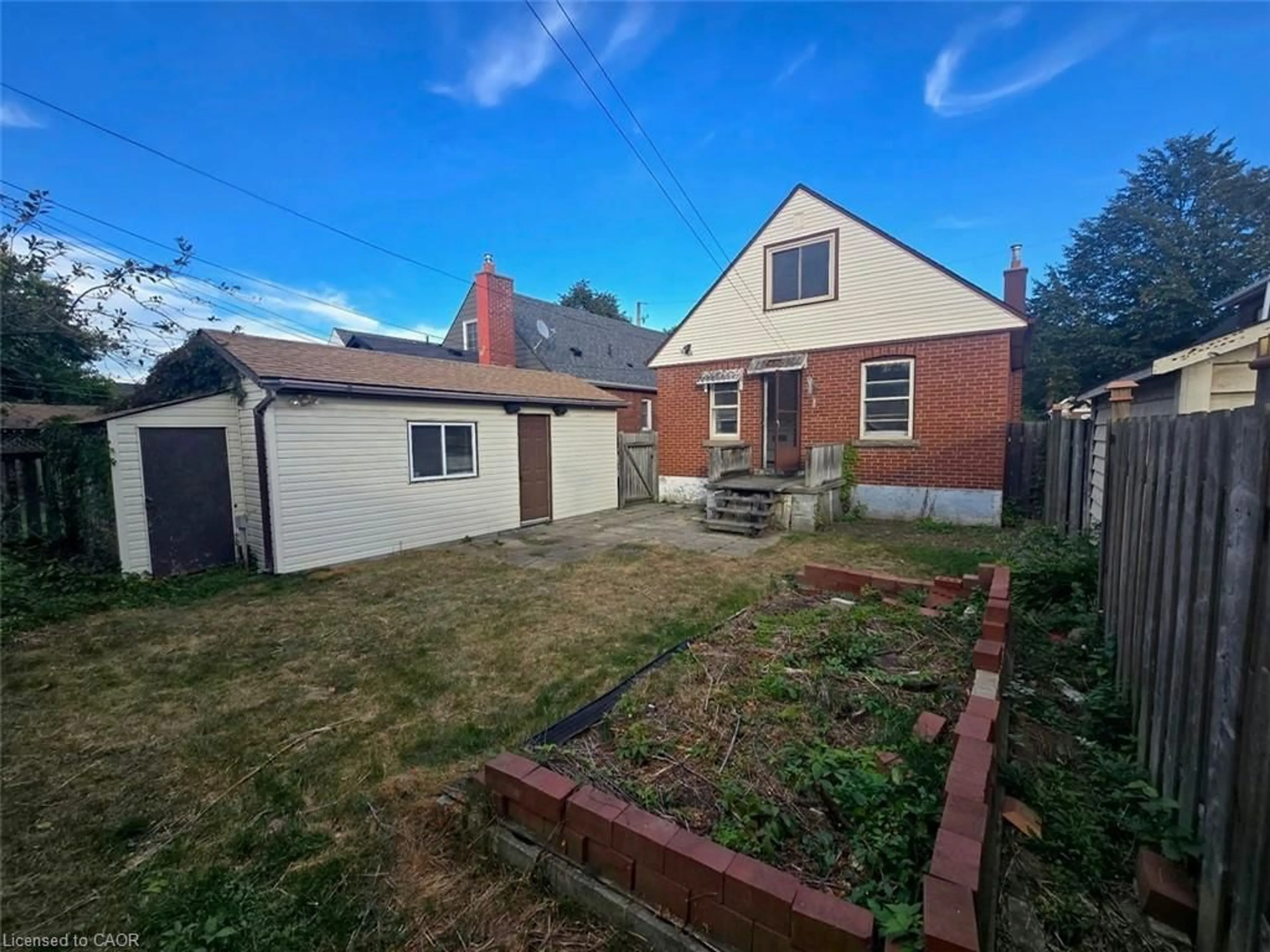 A pic from outside/outdoor area/front of a property/back of a property/a pic from drone, street for 124 Crosthwaite Ave, Hamilton Ontario L8K 2V3