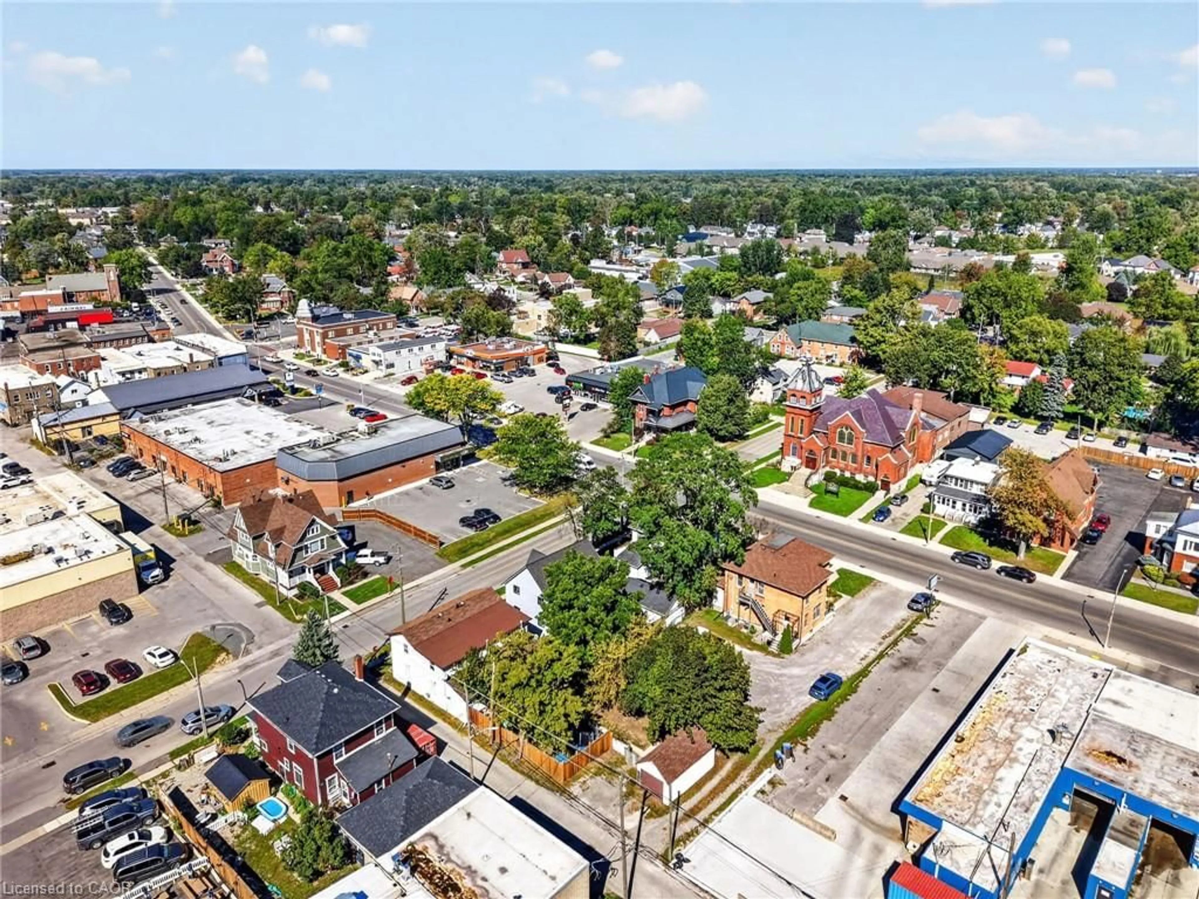 A pic from outside/outdoor area/front of a property/back of a property/a pic from drone, street for 213-215 Maple St, Dunnville Ontario N1A 2G3