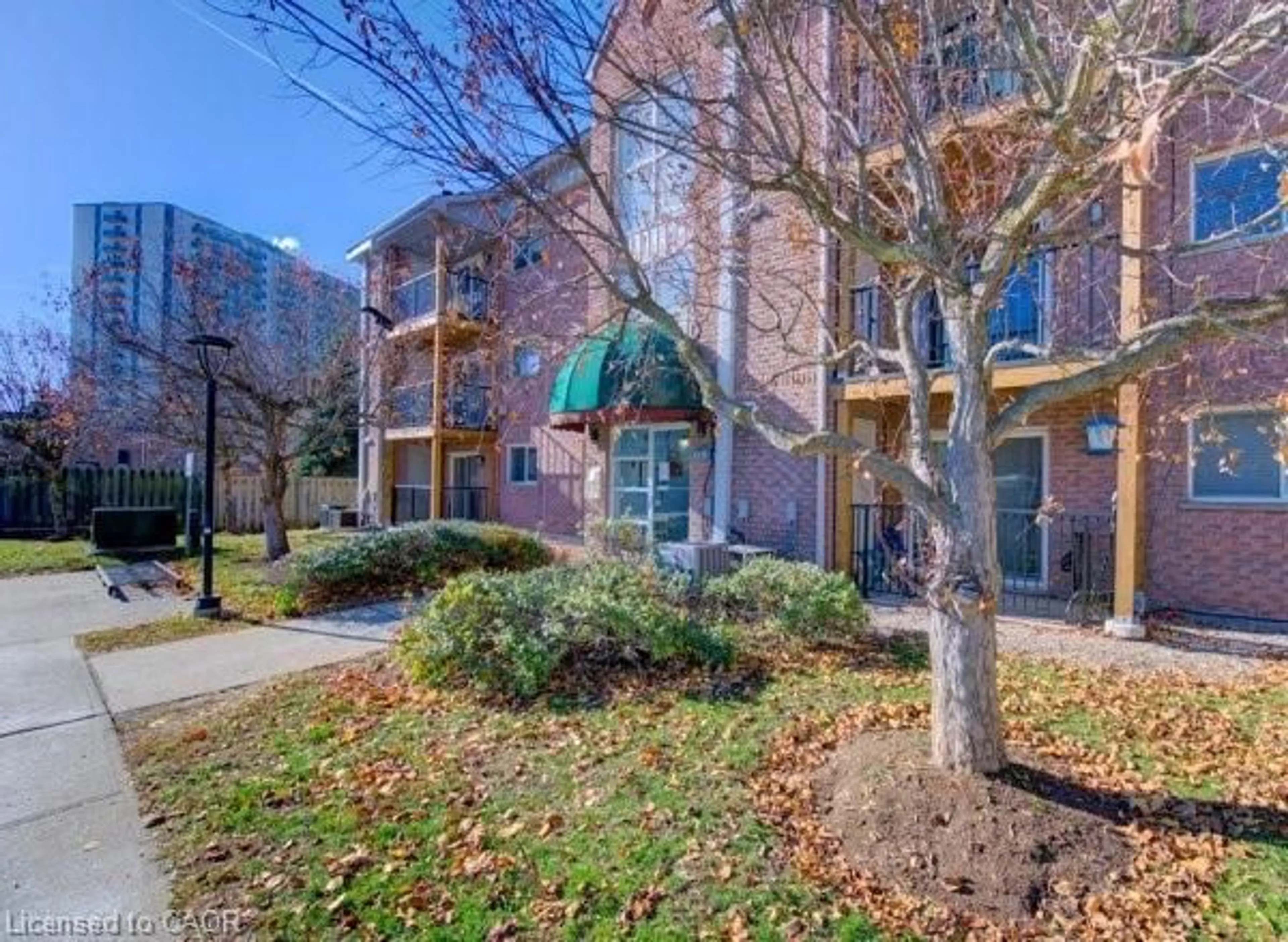 Patio, street for 3085 Kingsway Dr #27, Kitchener Ontario N2C 2P1