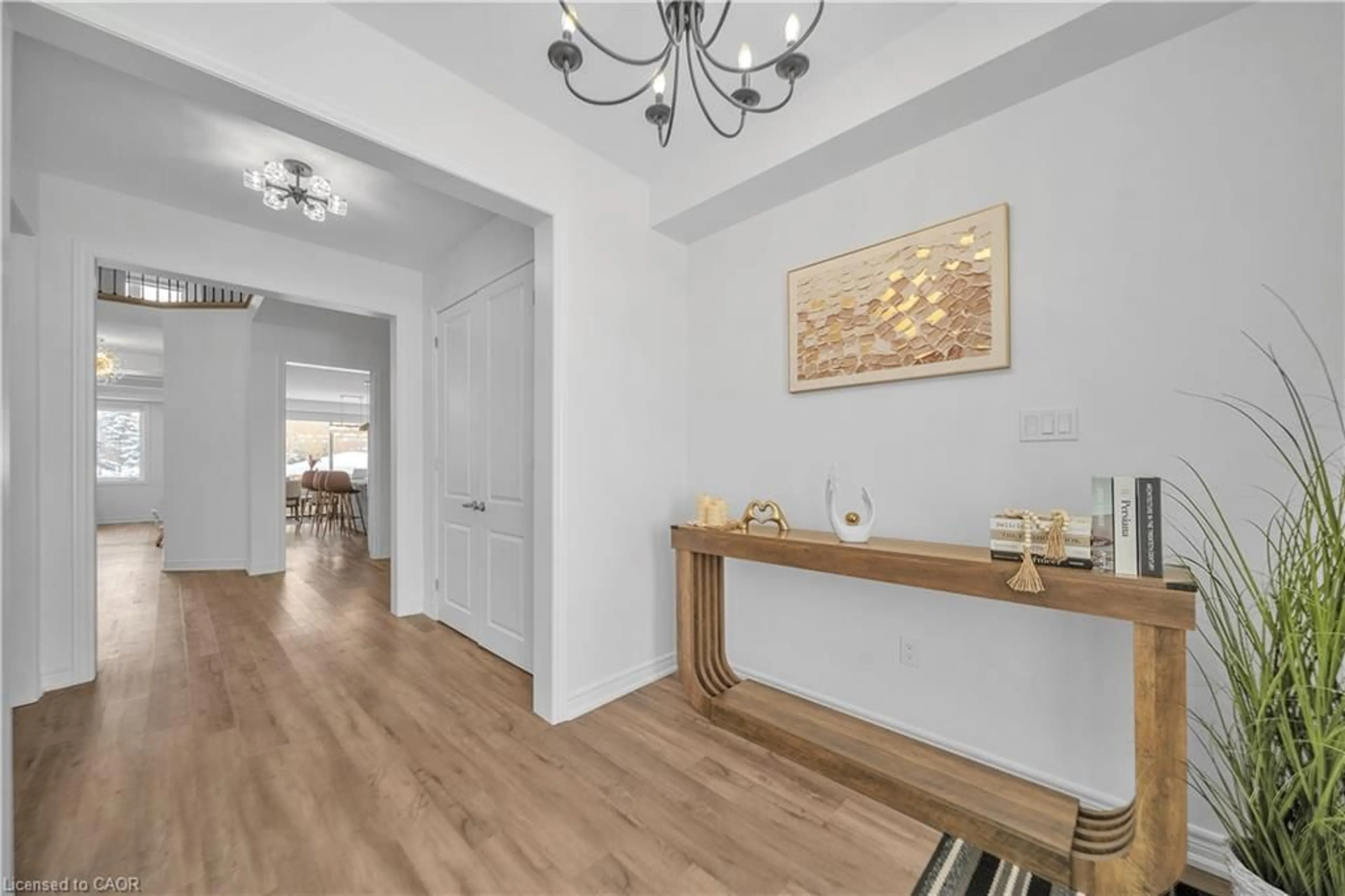Indoor foyer for 136 Harpin Way, Fergus Ontario N1M 0G9