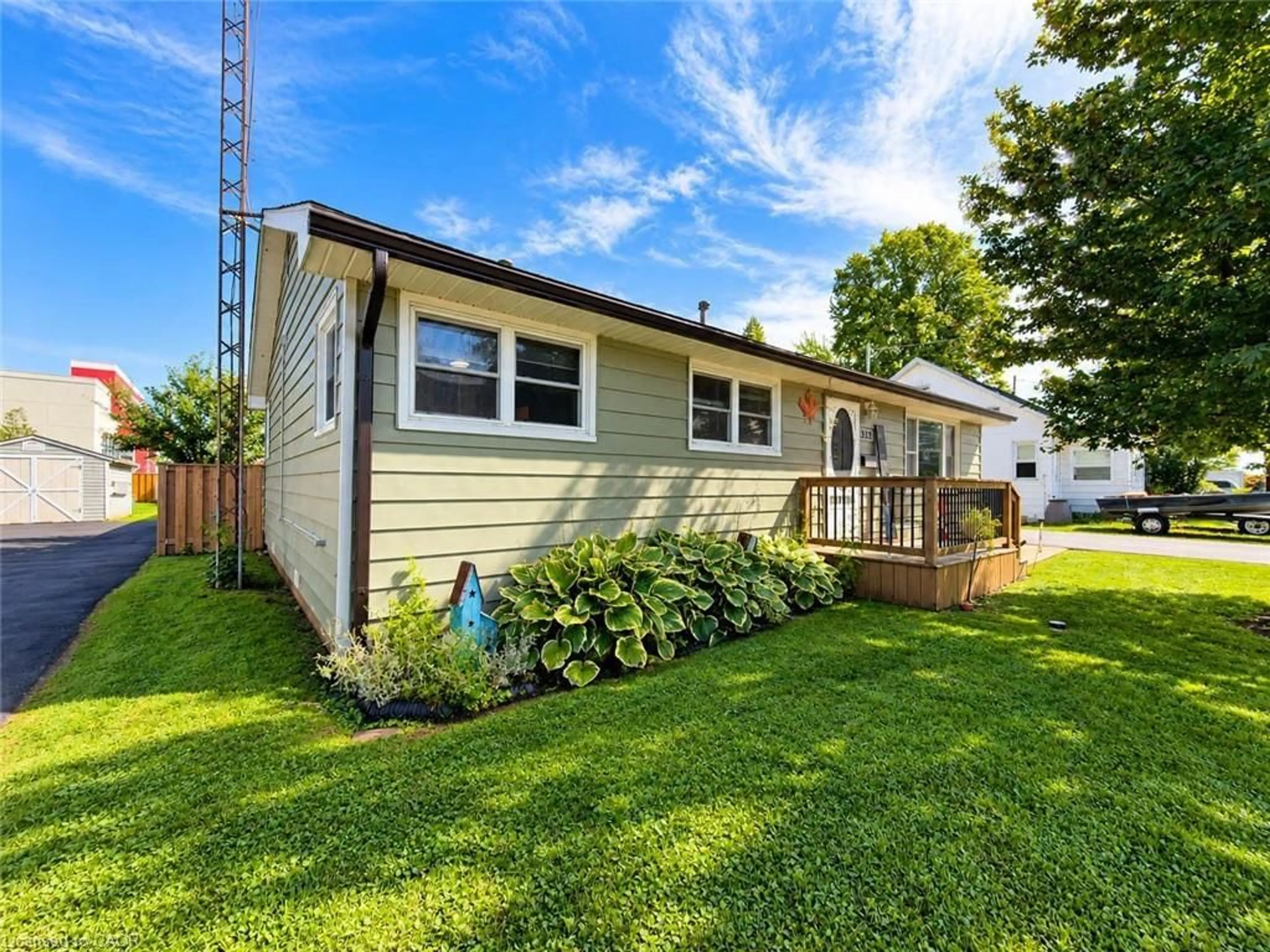 Home with vinyl exterior material, street for 323 Brace St, Dunnville Ontario N1A 2A5