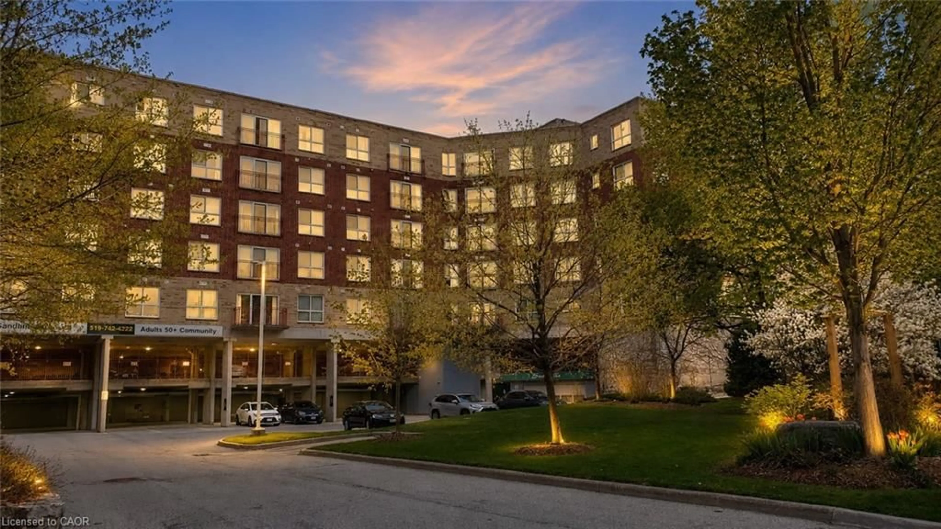 Patio, building for 20 St. George St #404, Kitchener Ontario N2G 2S7