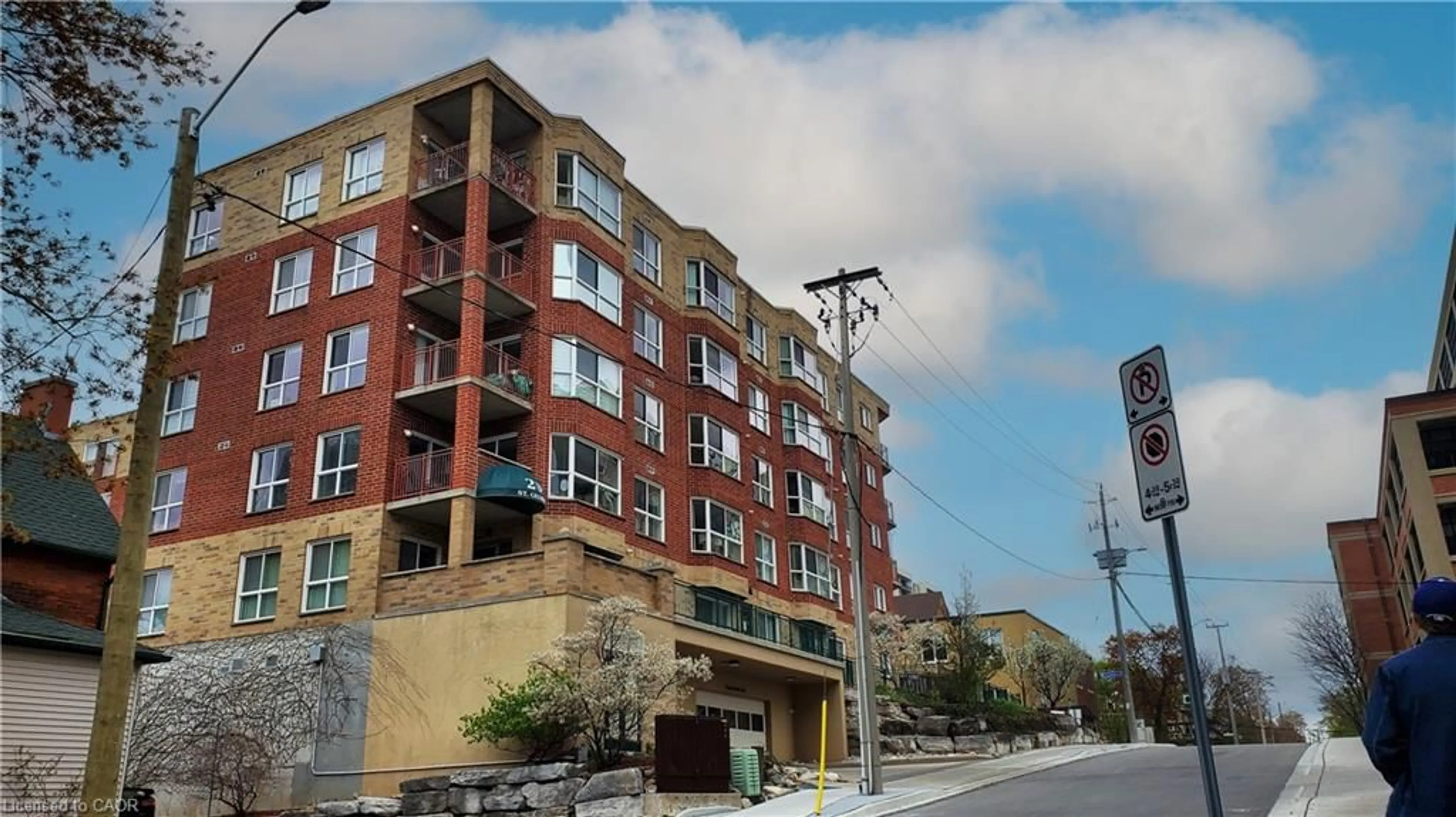 Patio, building for 20 St. George St #404, Kitchener Ontario N2G 2S7